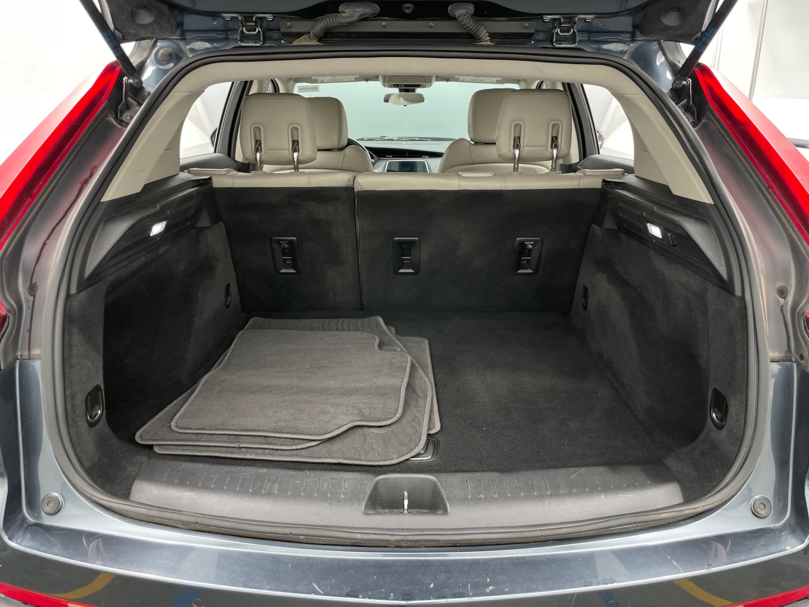 Thumbnail: 2019 Cadillac XT4 - 6