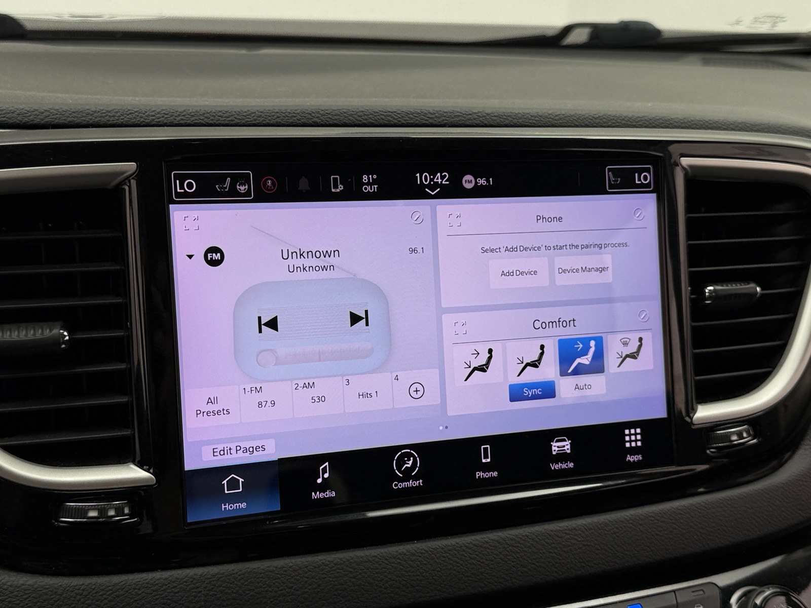 Thumbnail: 2023 Chrysler Pacifica - 3