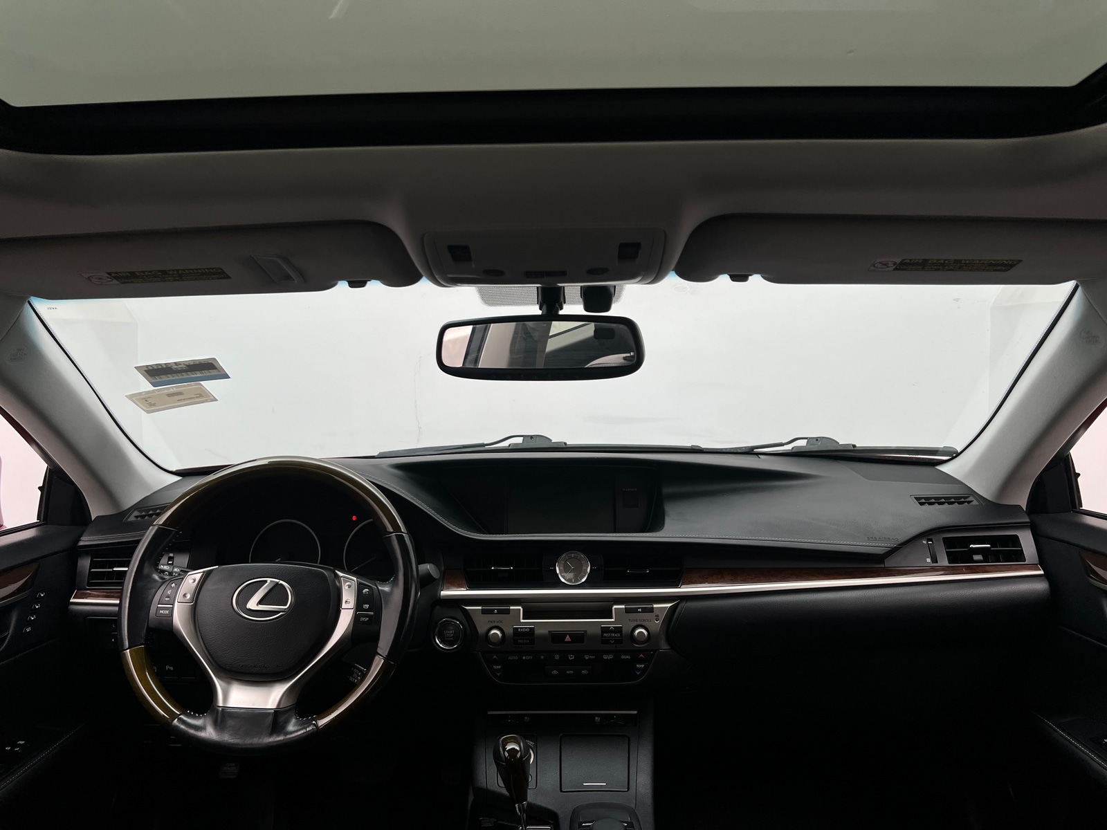 Thumbnail: 2015 Lexus ES - 3