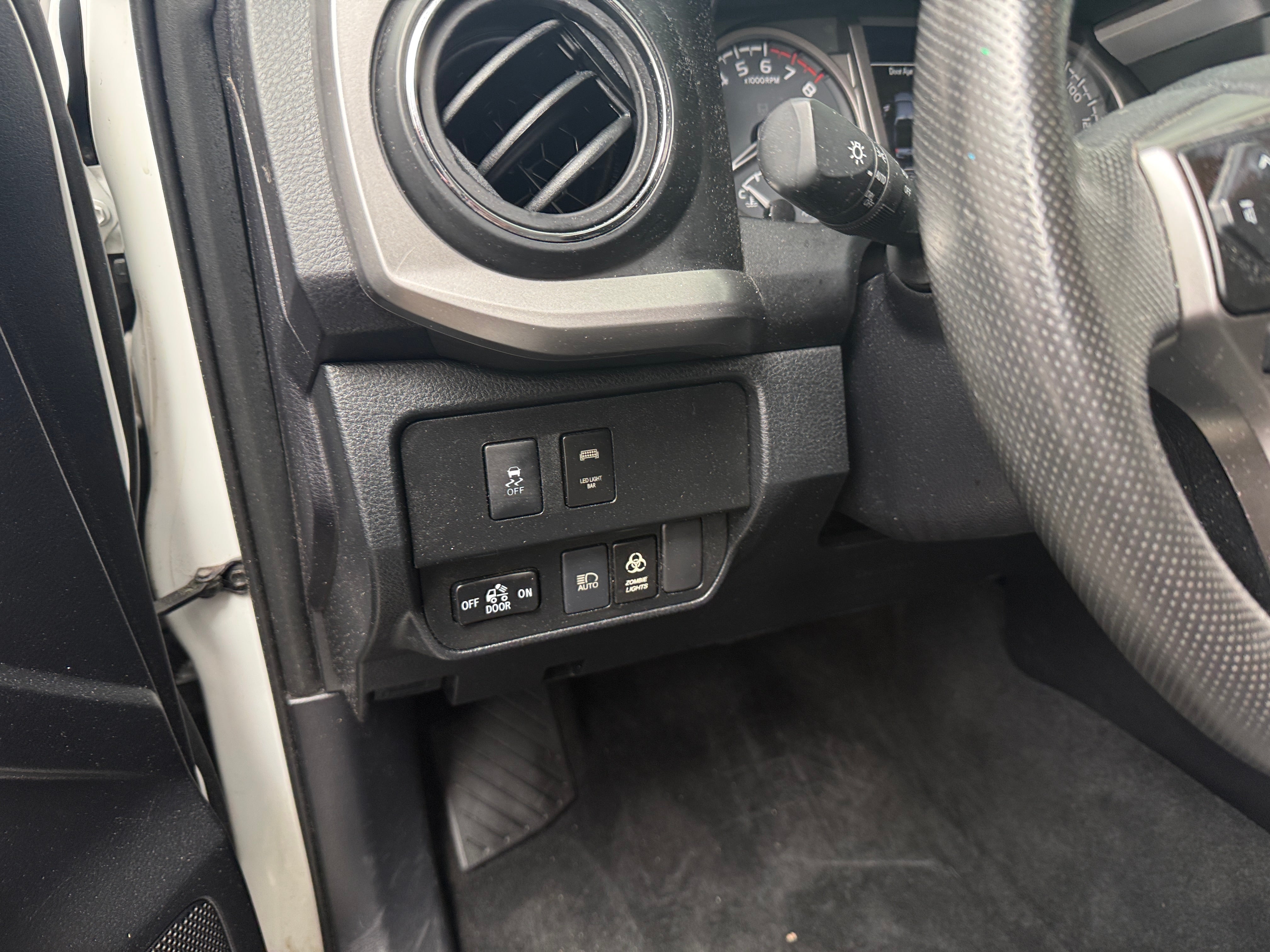 2021 Toyota Tacoma SR5 - Photo 10