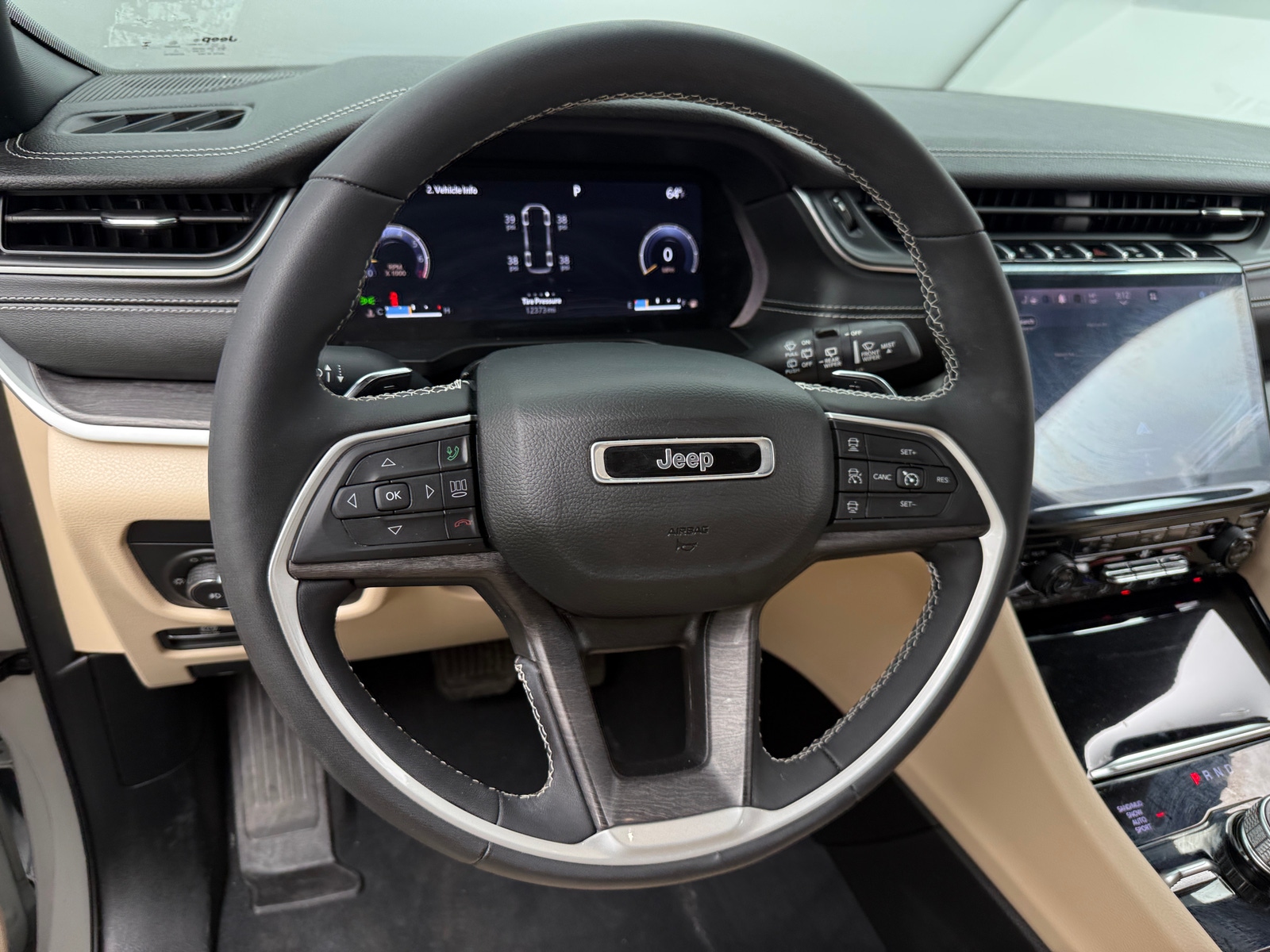 Thumbnail: 2023 Jeep Grand Cherokee L - 4