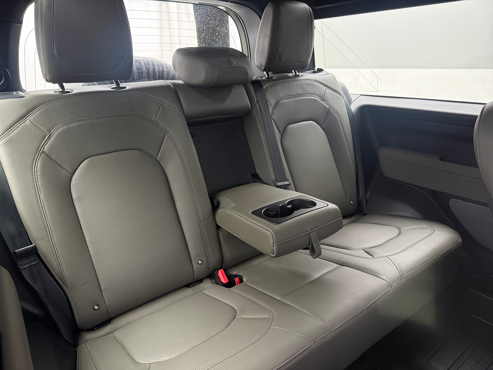 Thumbnail: 2023 Land Rover Defender - 6