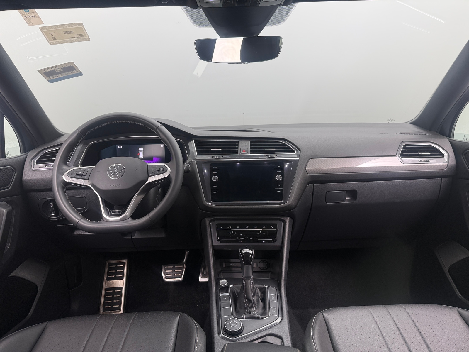 Thumbnail: 2023 Volkswagen Tiguan - 2