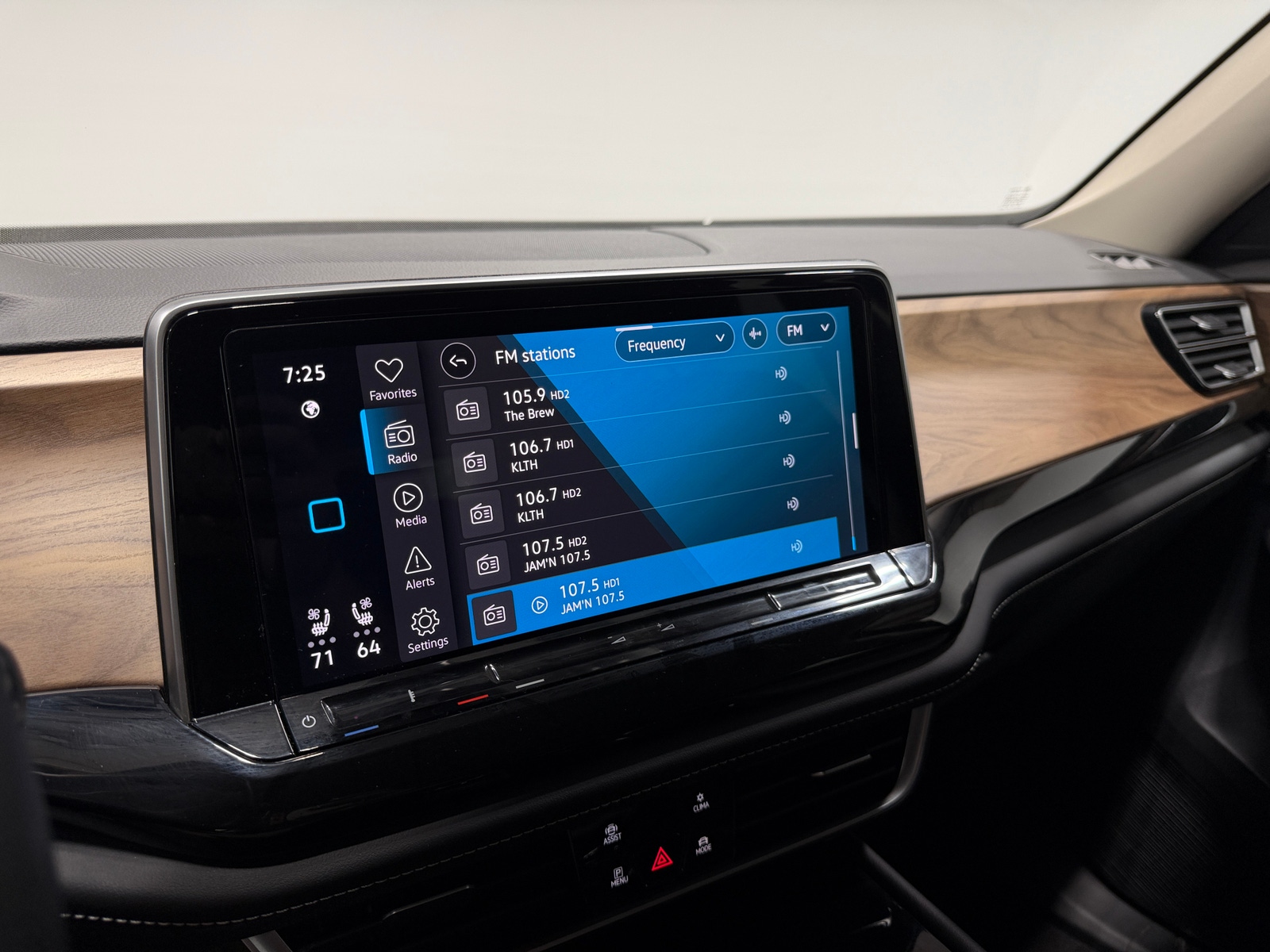 Thumbnail: 2026 Volkswagen Atlas - 3