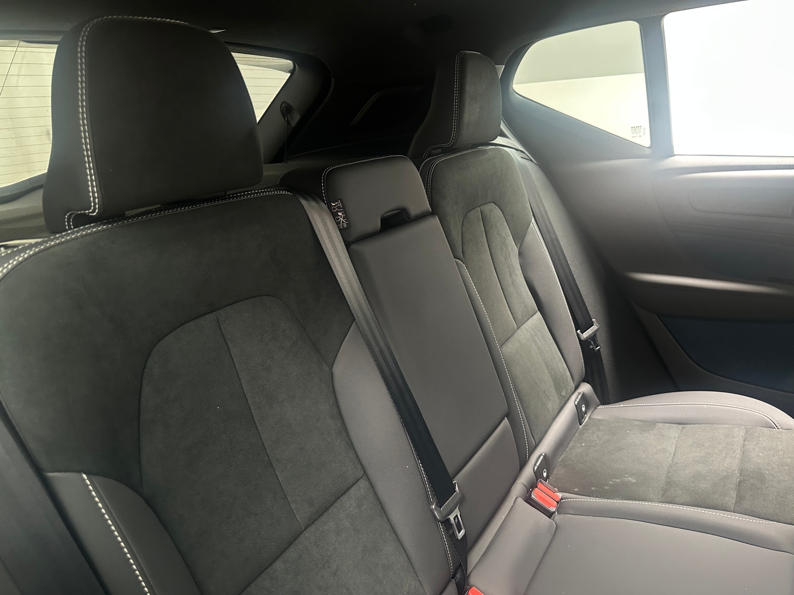 Thumbnail: 2023 Volvo XC40 - 6