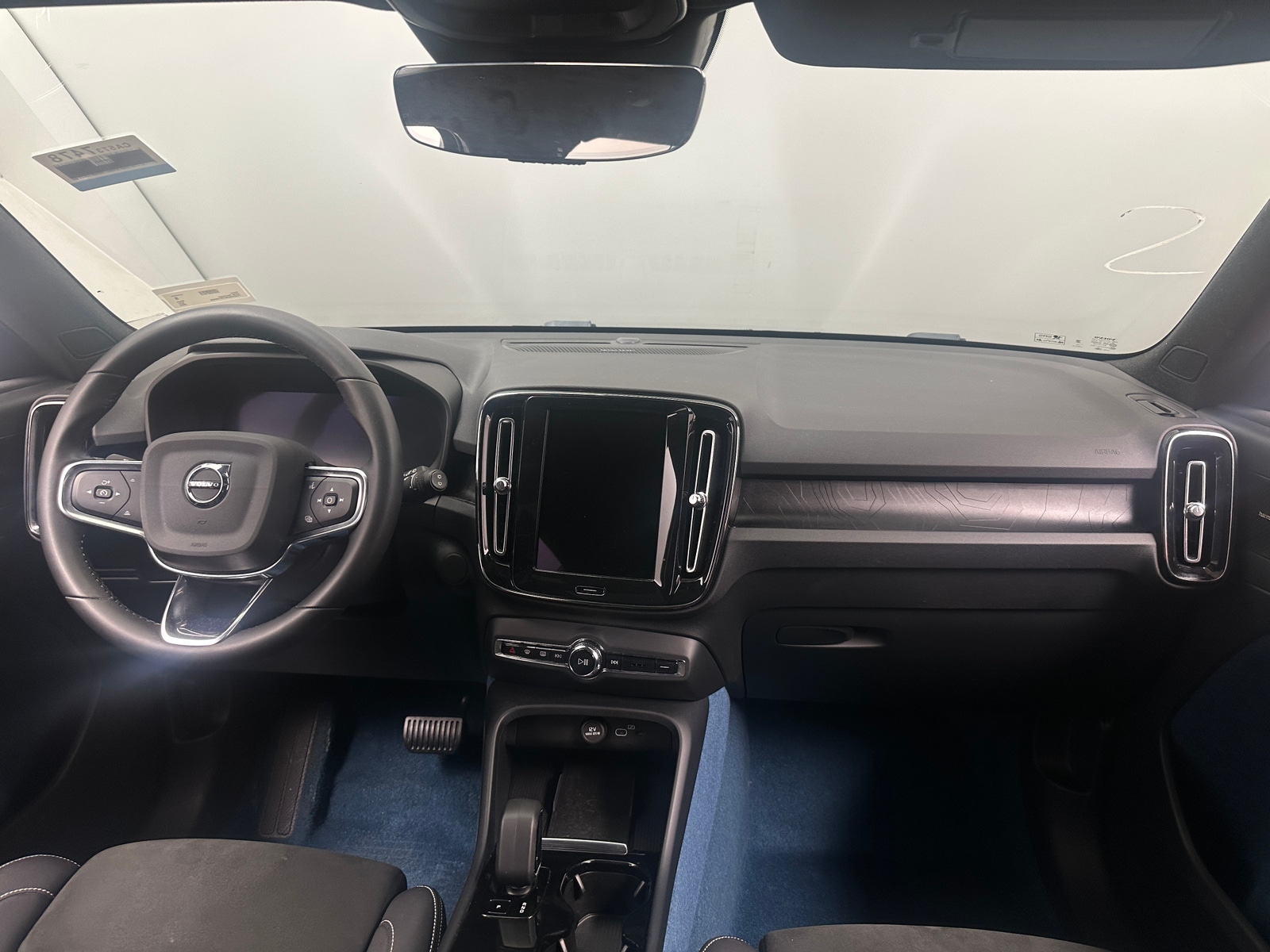 Thumbnail: 2023 Volvo XC40 - 3
