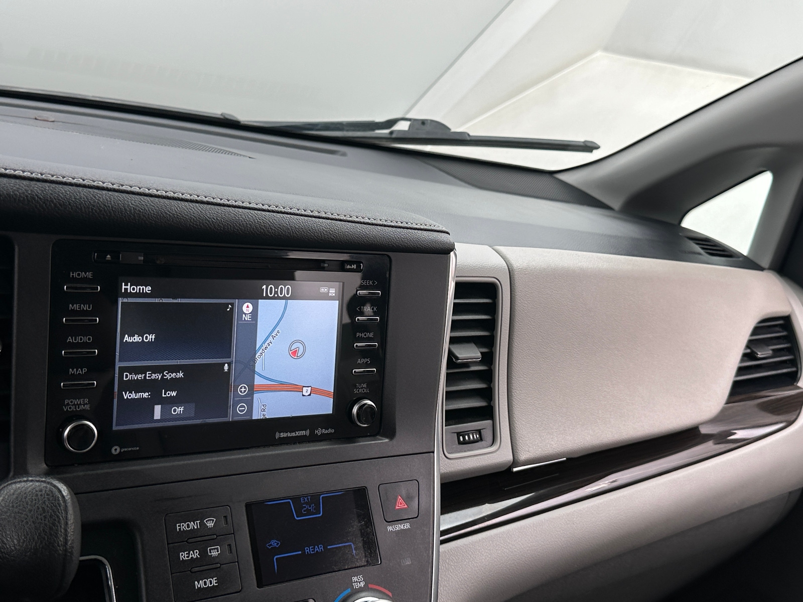 Thumbnail: 2018 Toyota Sienna - 3