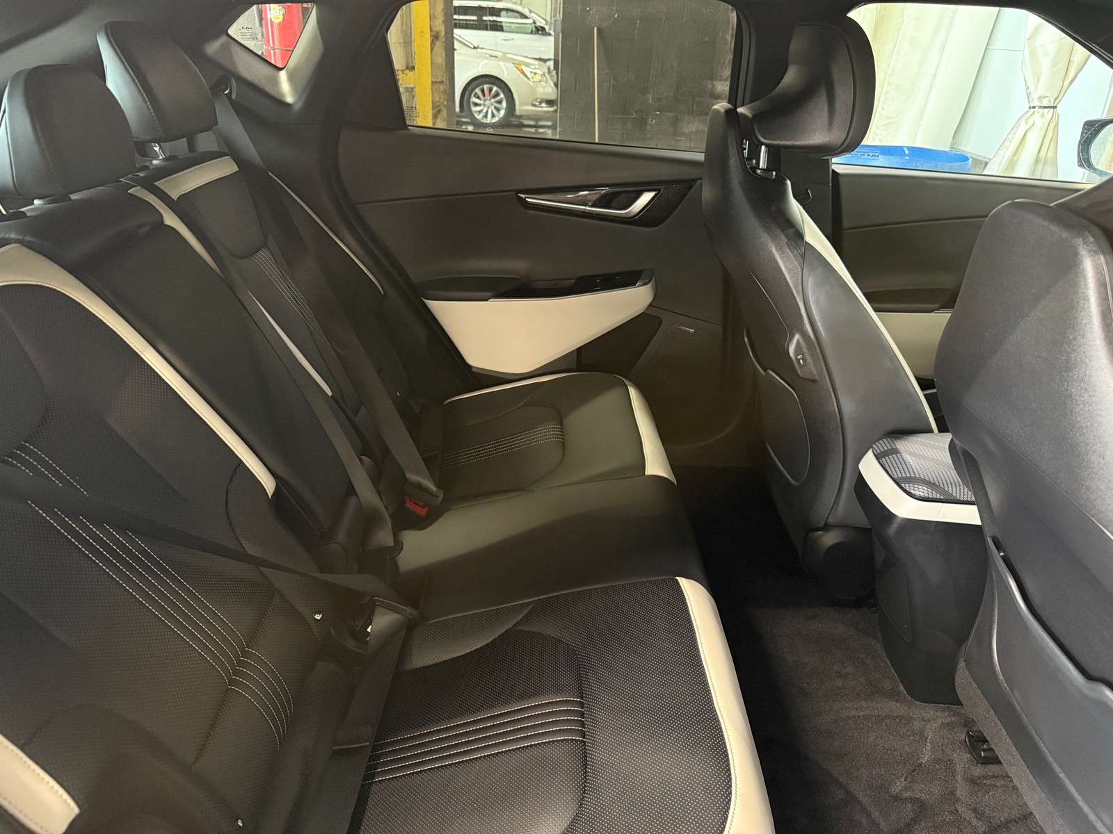 Thumbnail: 2023 Kia EV6 - 5