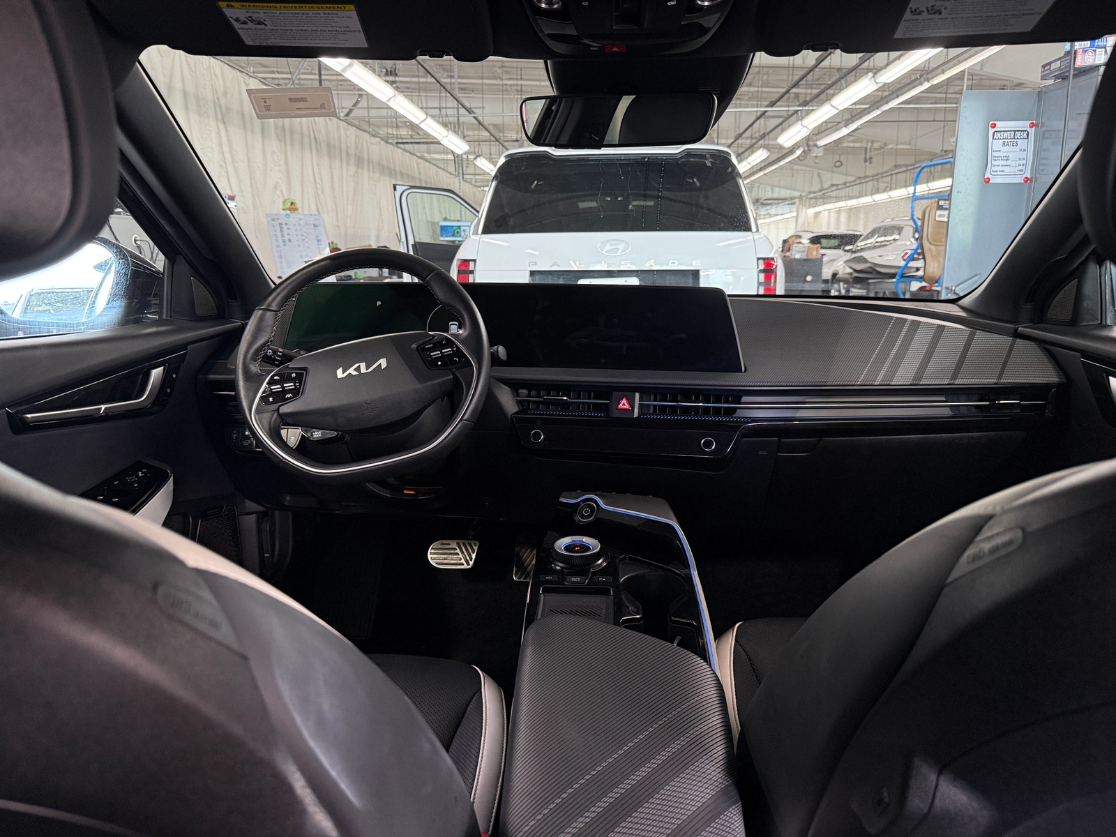 Thumbnail: 2023 Kia EV6 - 2