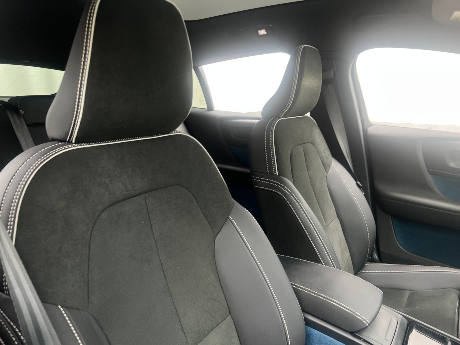 Thumbnail: 2023 Volvo C40 - 2
