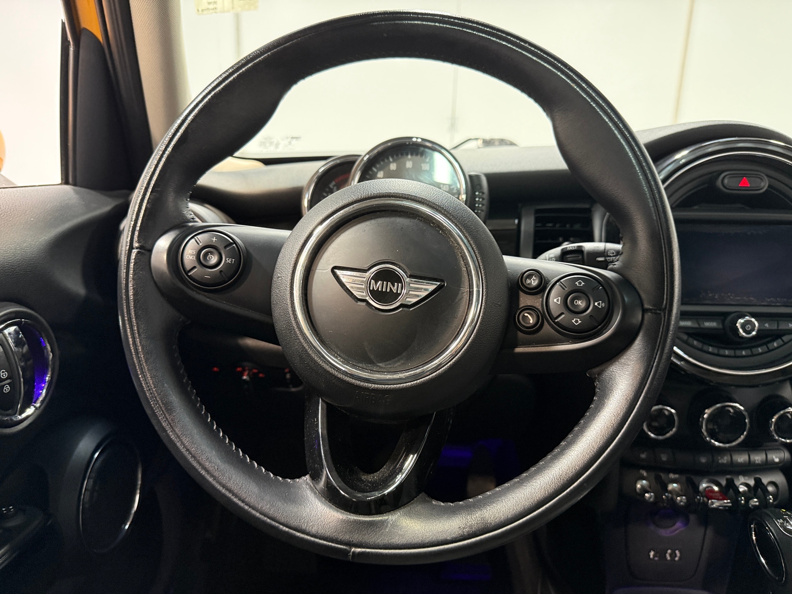 Thumbnail: 2016 MINI Cooper Hardtop - 4