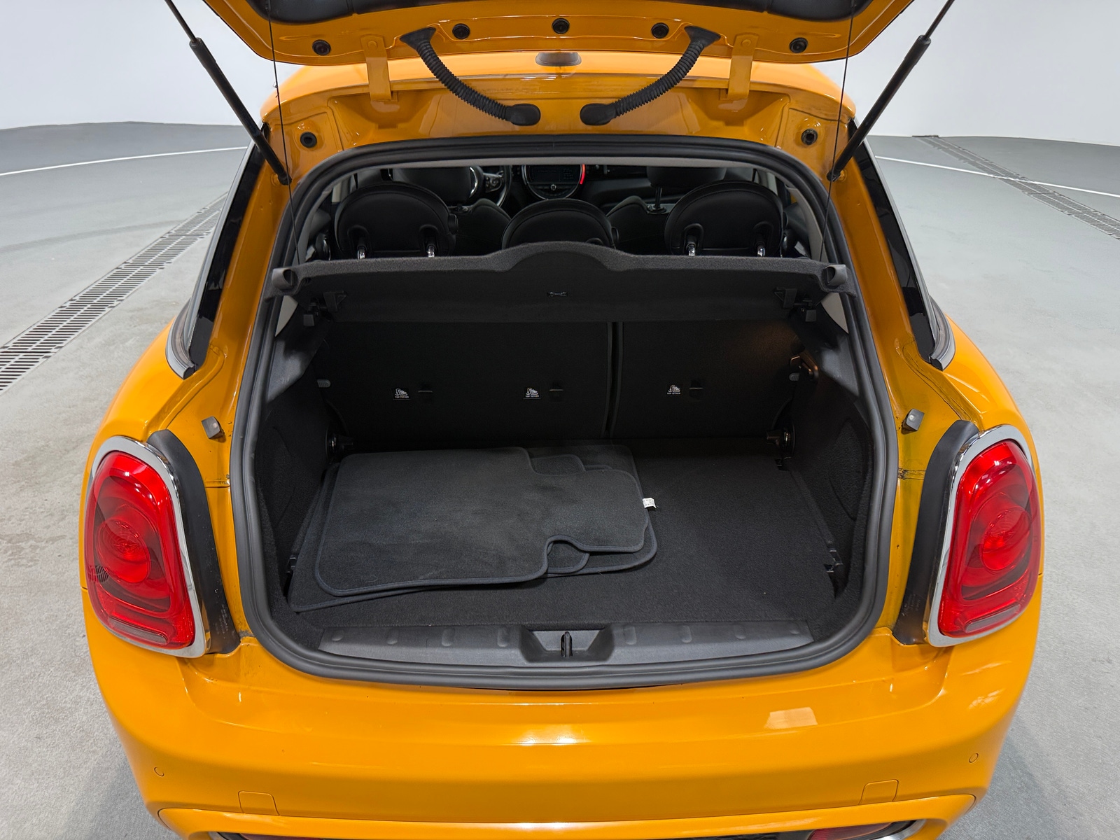 Thumbnail: 2016 MINI Cooper Hardtop - 6