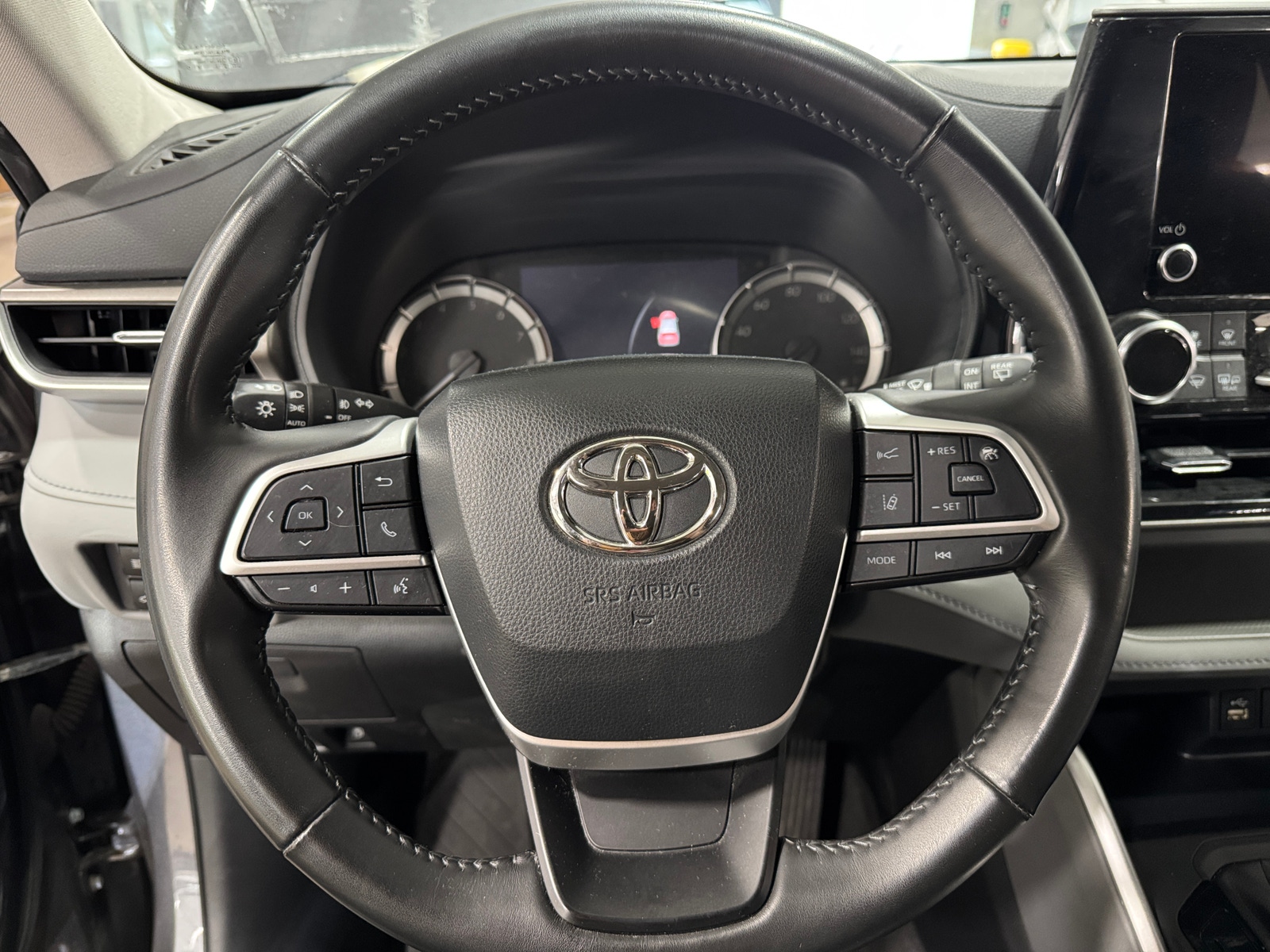 Thumbnail: 2023 Toyota Highlander - 5