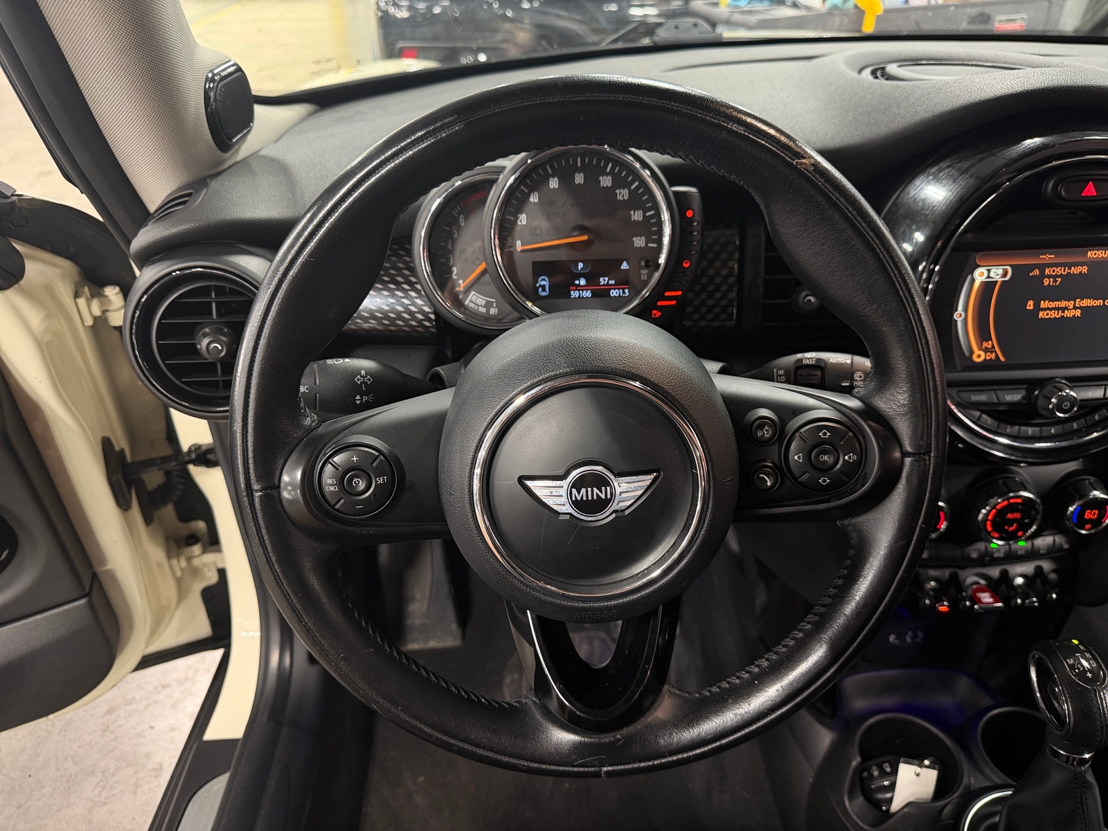Thumbnail: 2017 MINI Cooper Hardtop - 4