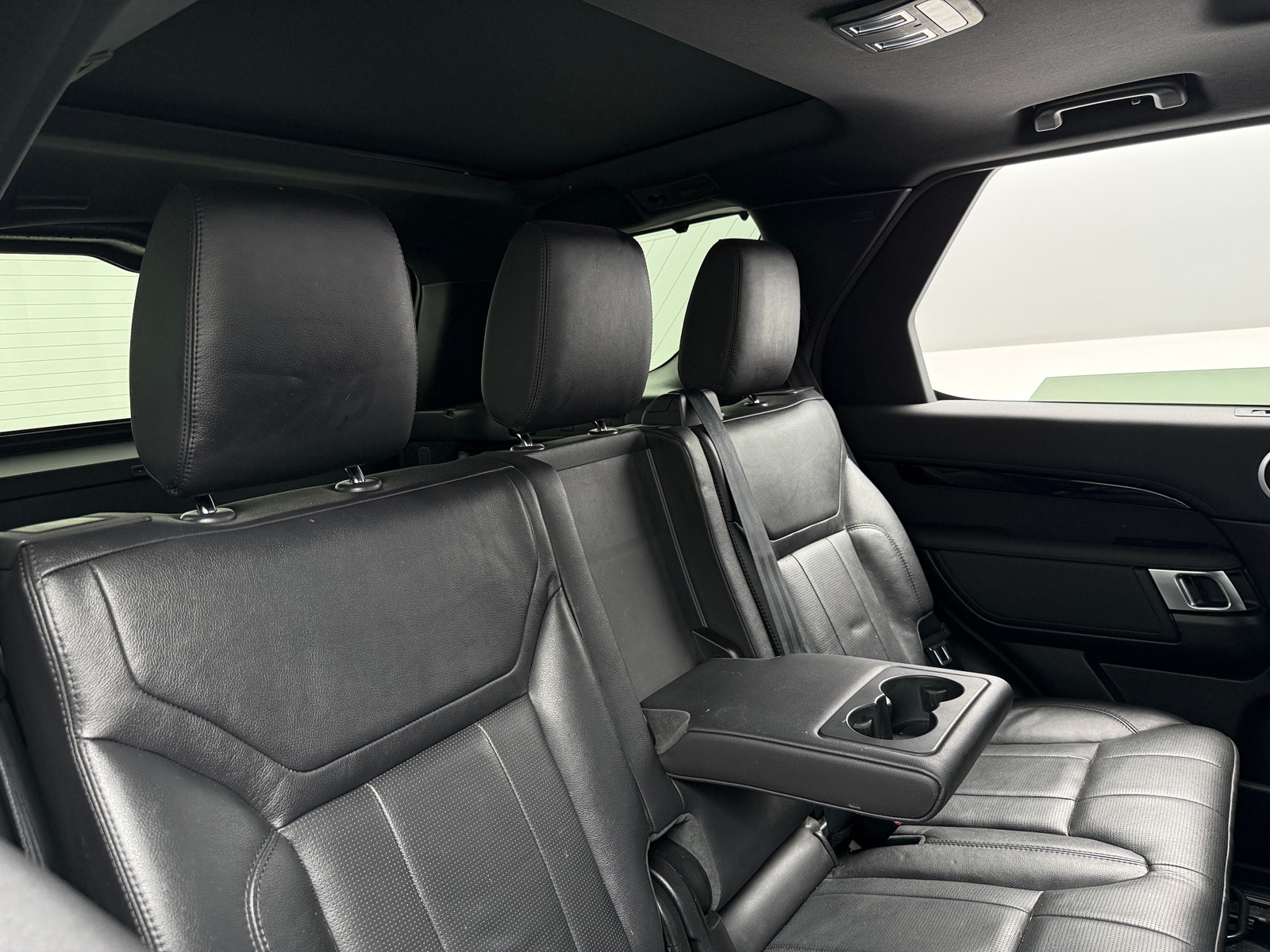 Thumbnail: 2020 Land Rover Discovery - 5