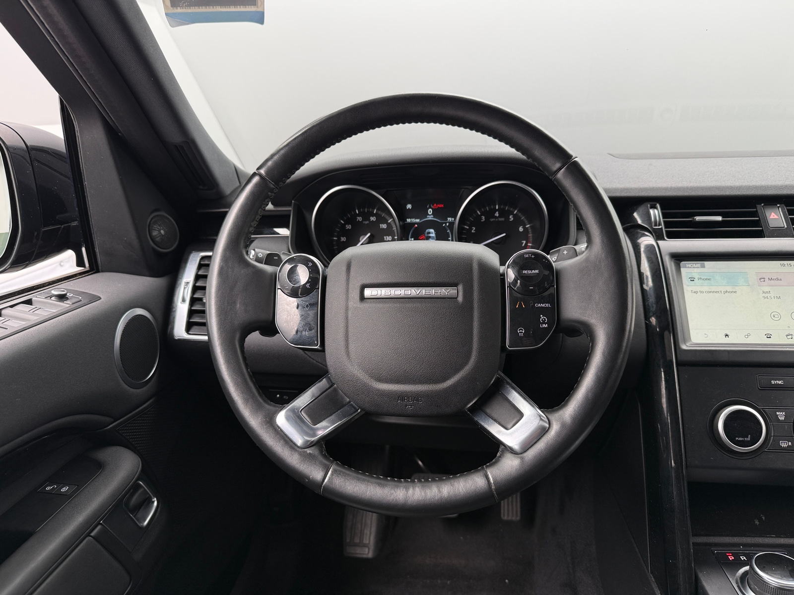 Thumbnail: 2020 Land Rover Discovery - 4