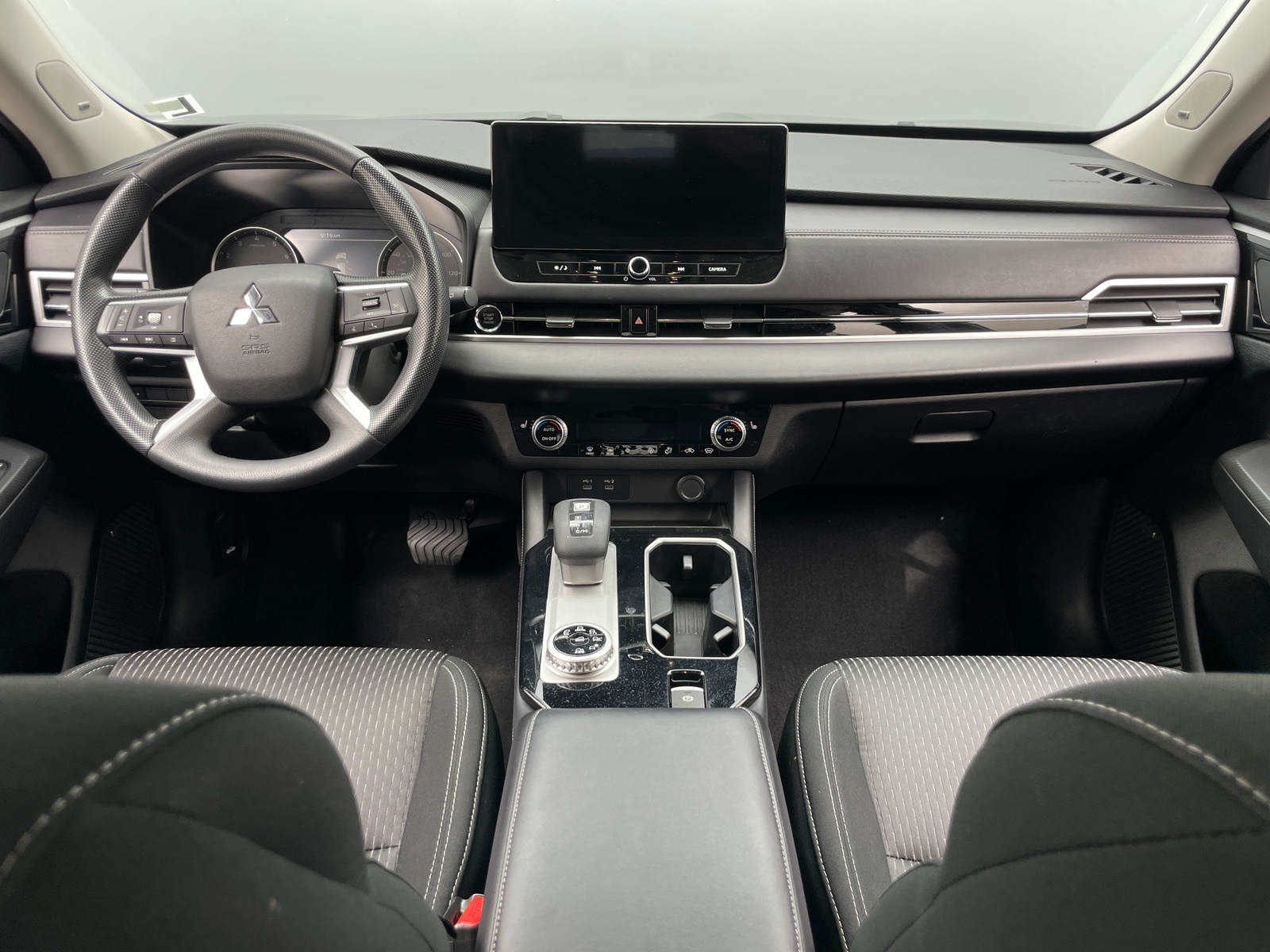 Thumbnail: 2025 Mitsubishi Outlander - 3