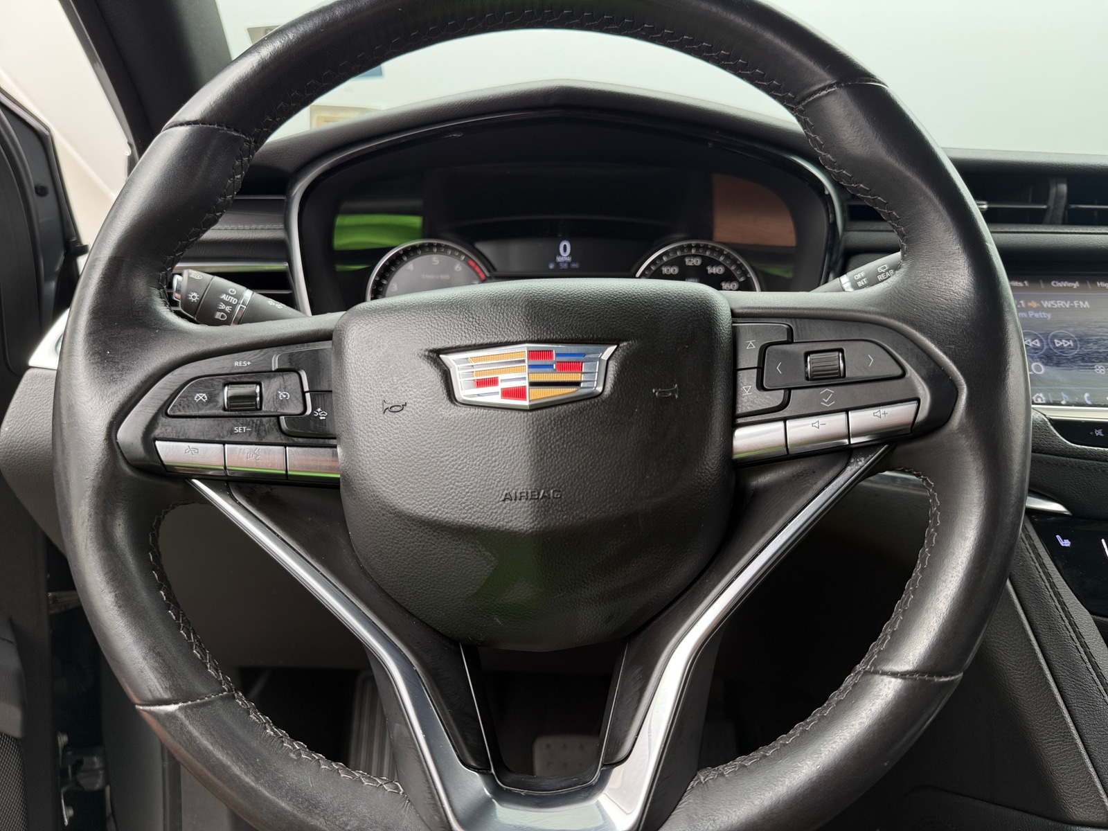 Thumbnail: 2023 Cadillac XT6 - 4