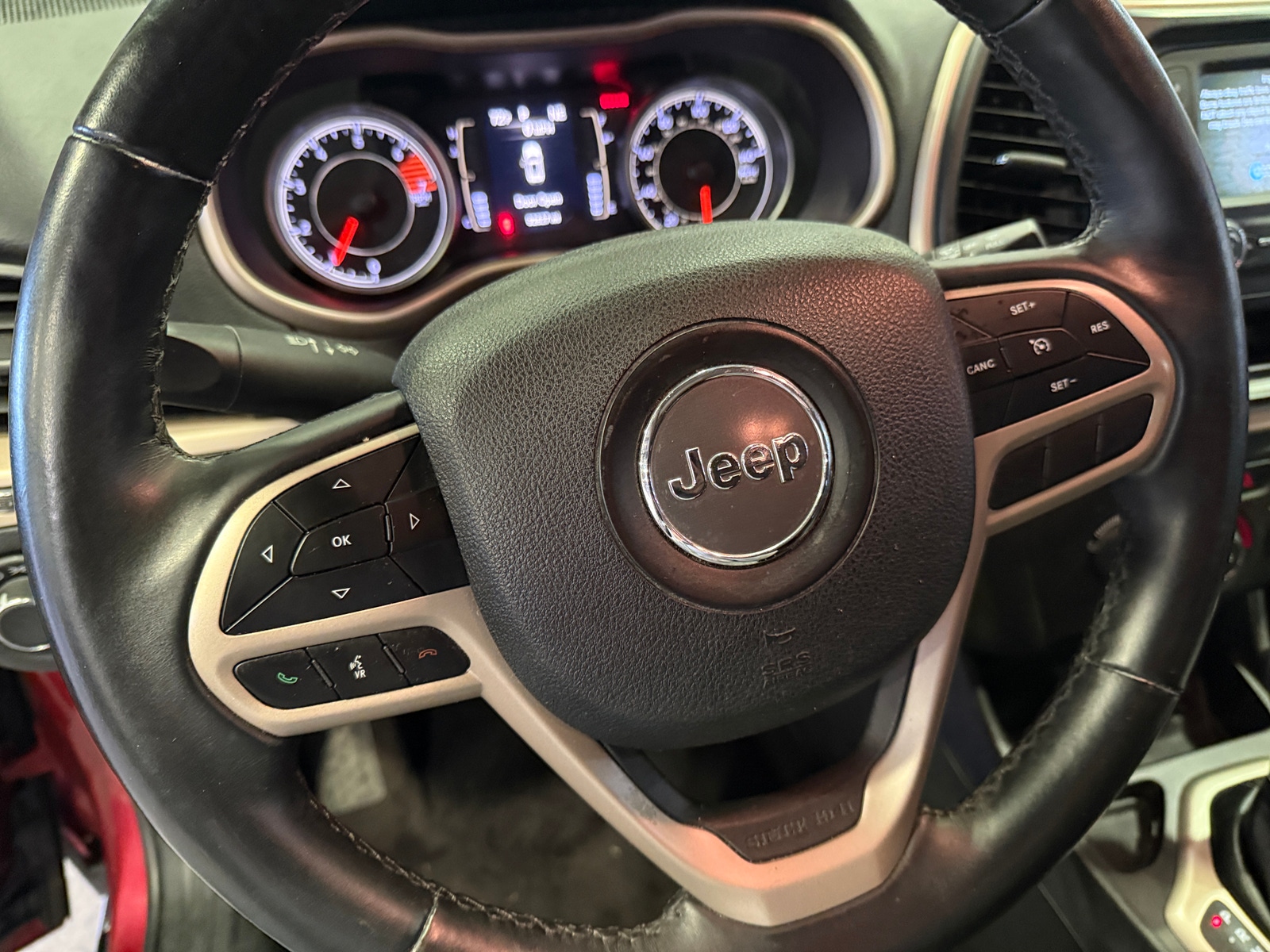 Thumbnail: 2017 Jeep Cherokee - 5