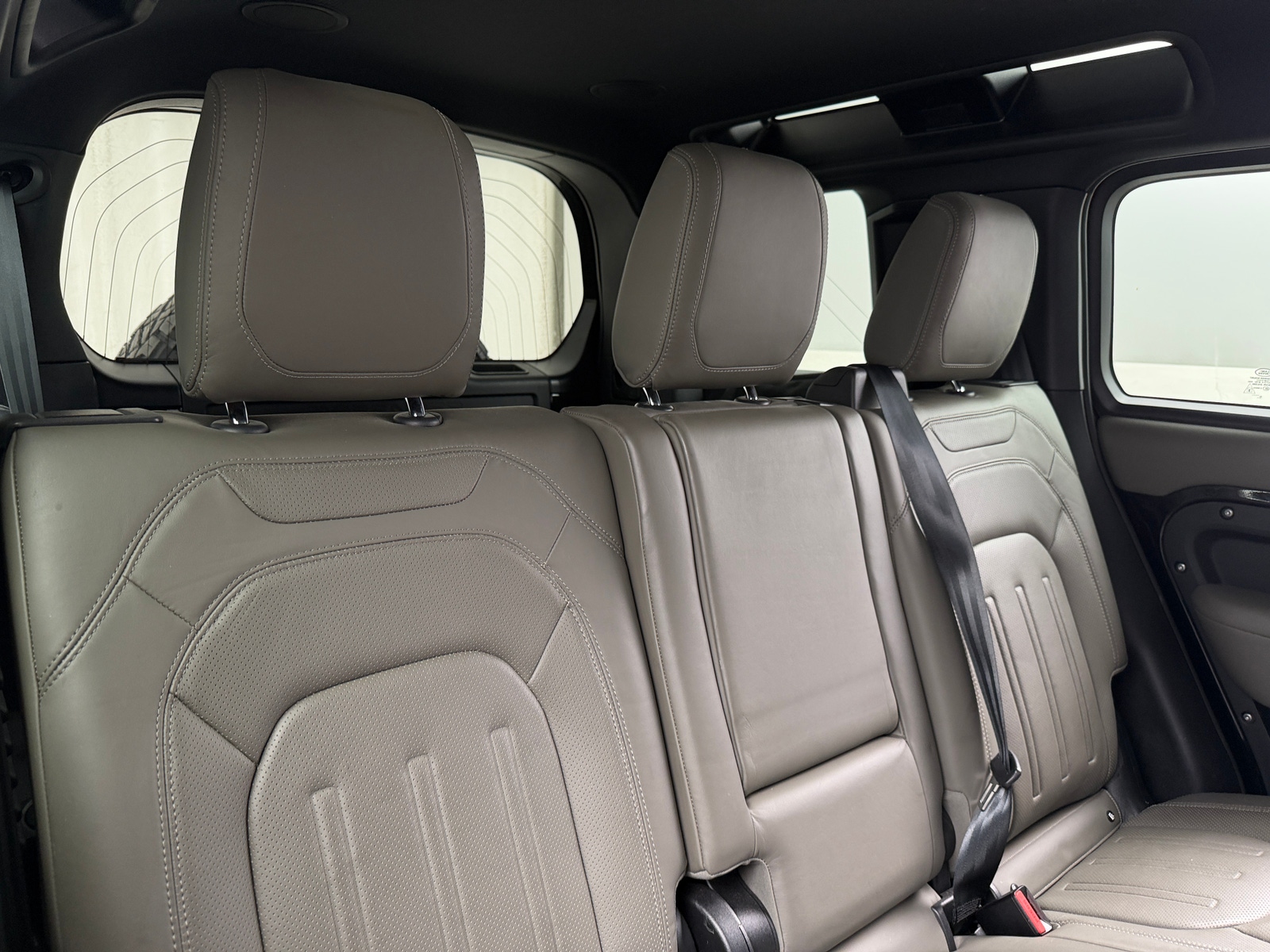 Thumbnail: 2022 Land Rover Defender - 5