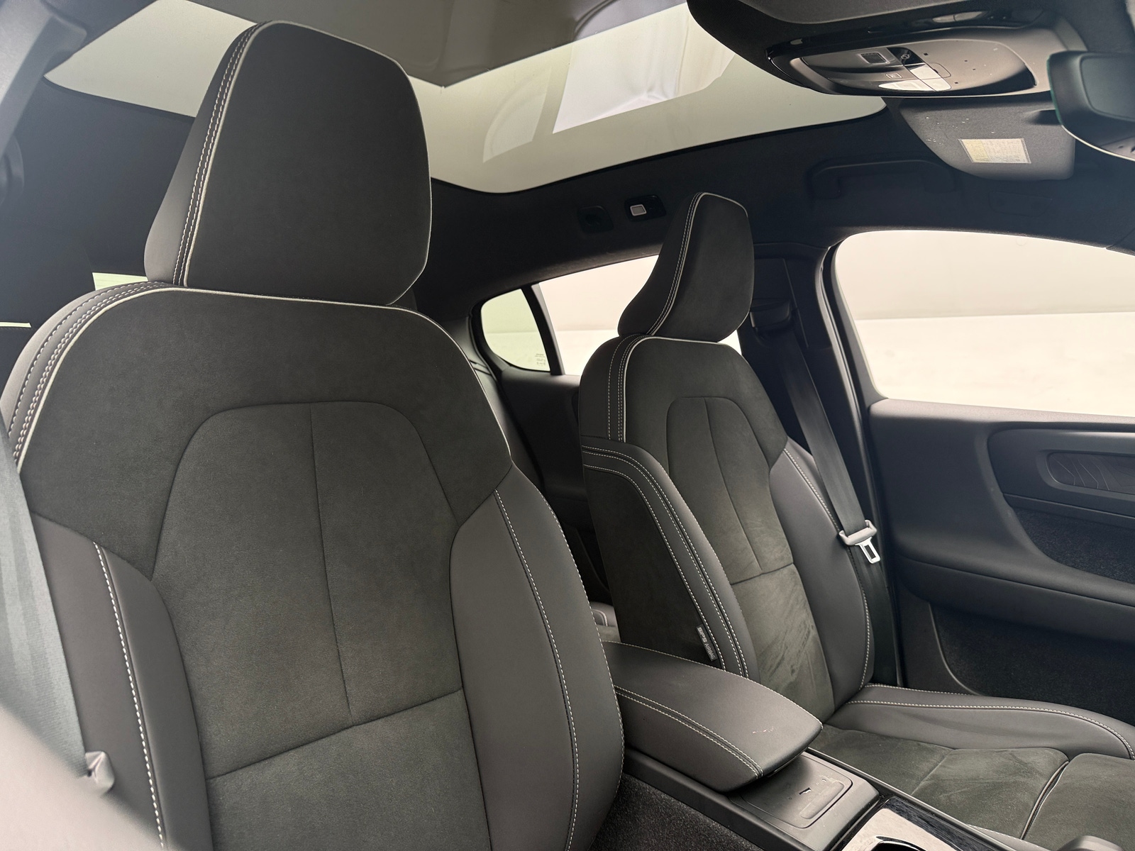 Thumbnail: 2023 Volvo C40 - 2