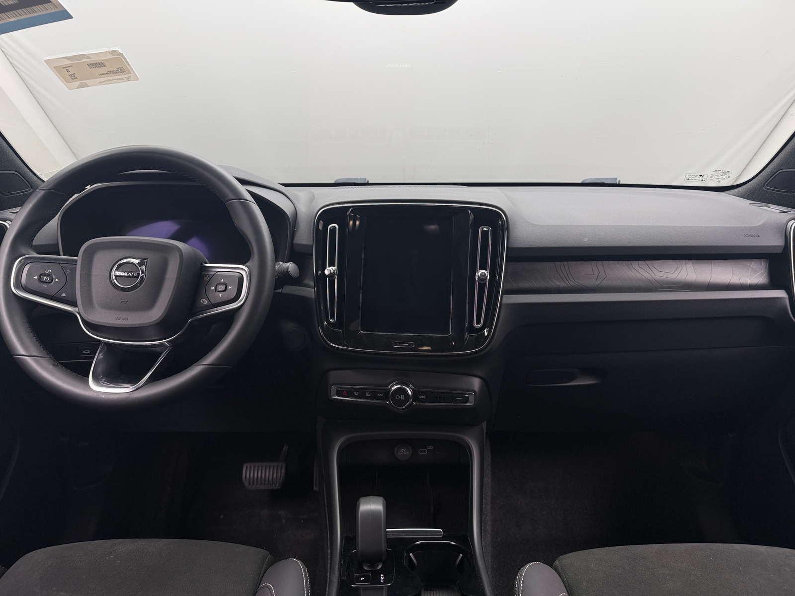 Thumbnail: 2023 Volvo C40 - 3