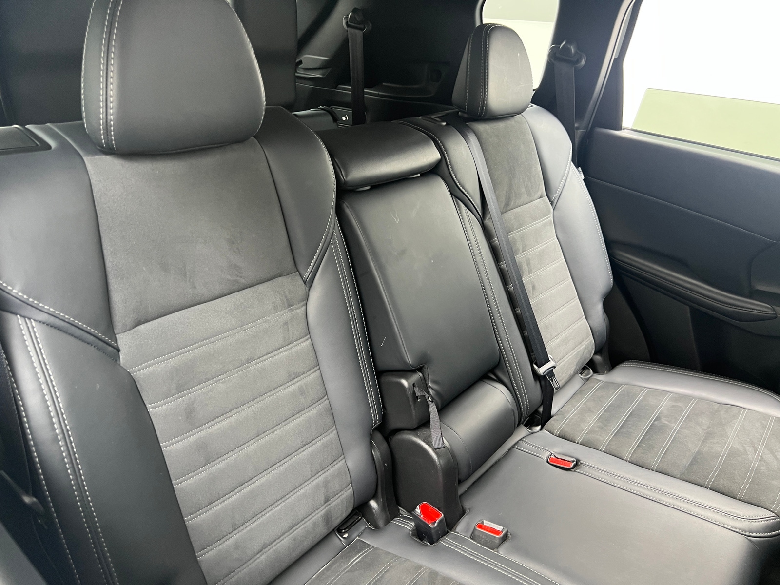 Thumbnail: 2024 Mitsubishi Outlander - 5