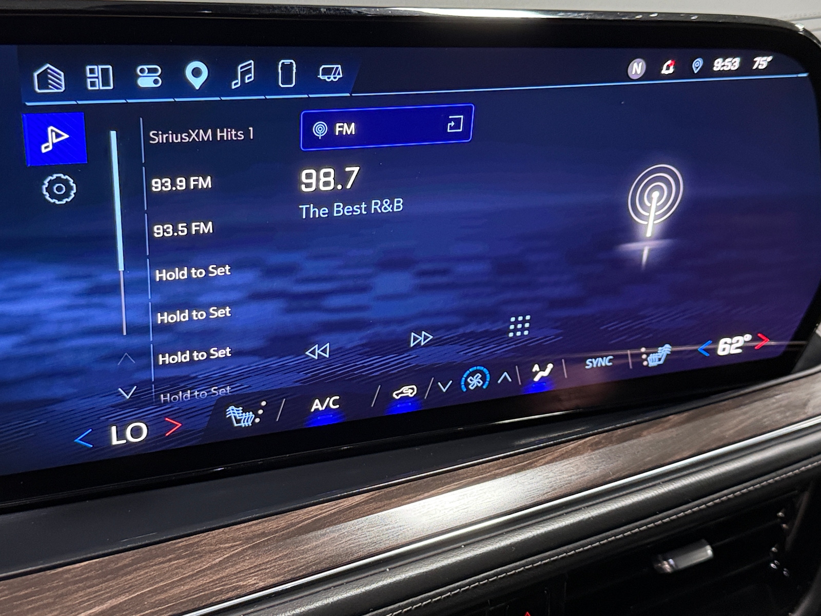 Thumbnail: 2025 Chevrolet Suburban - 3