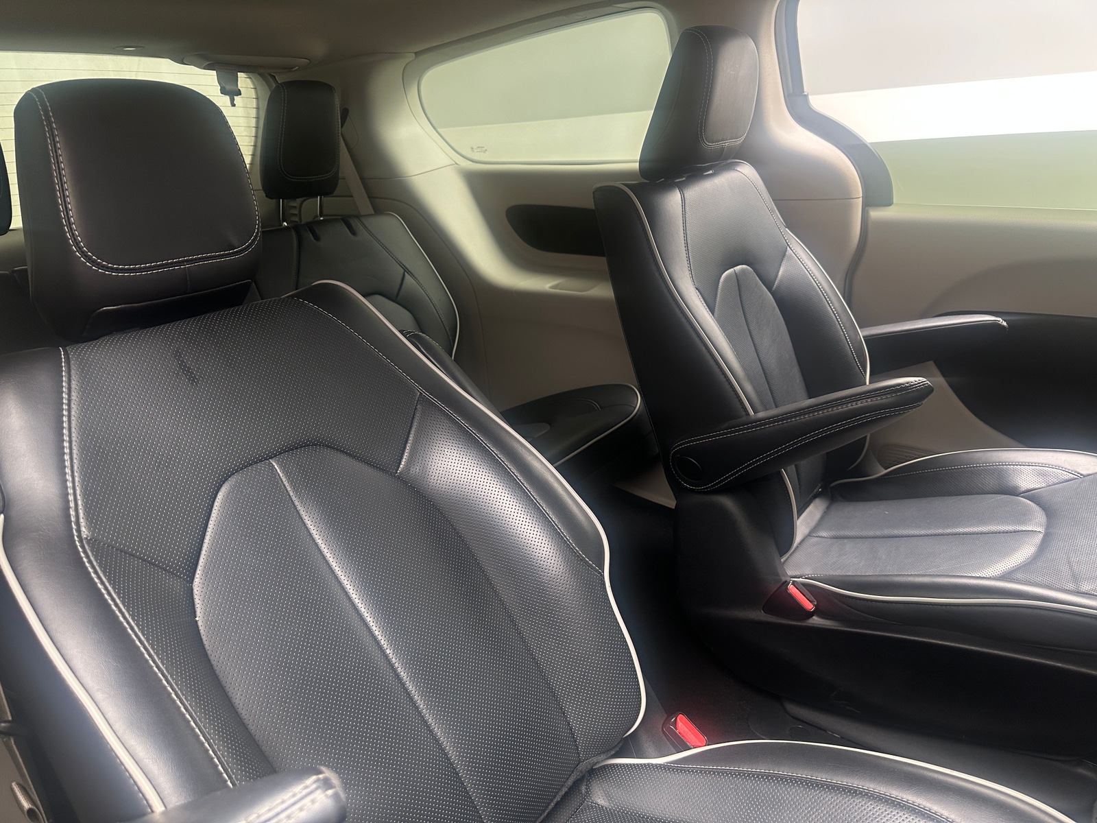 Thumbnail: 2023 Chrysler Pacifica - 5