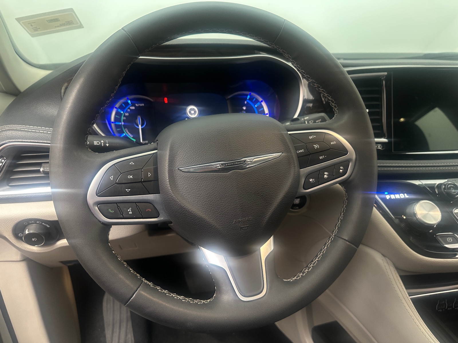 Thumbnail: 2023 Chrysler Pacifica - 4