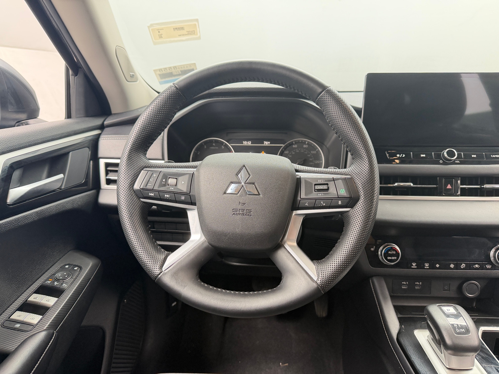 Thumbnail: 2025 Mitsubishi Outlander - 4