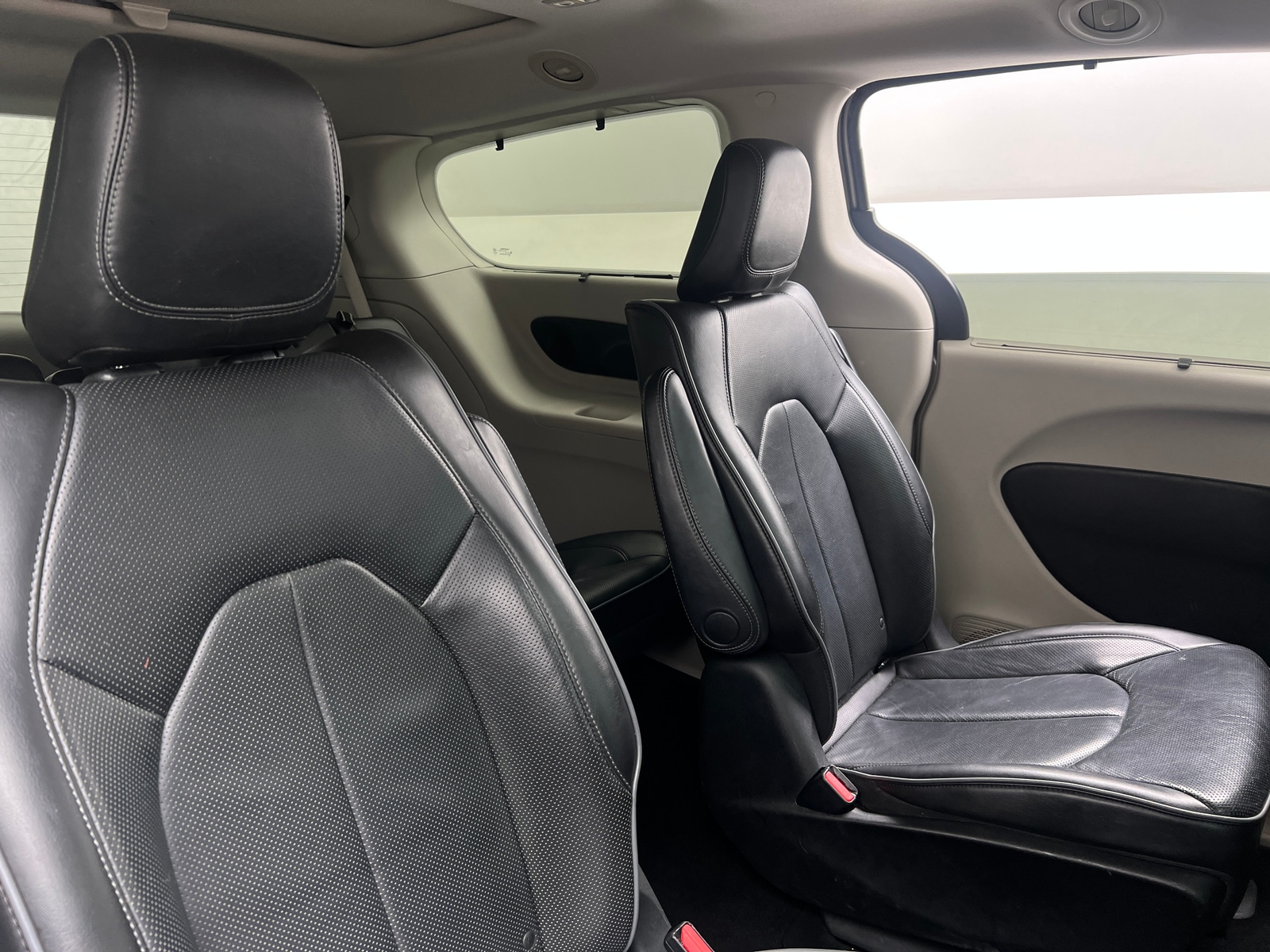 Thumbnail: 2018 Chrysler Pacifica - 5