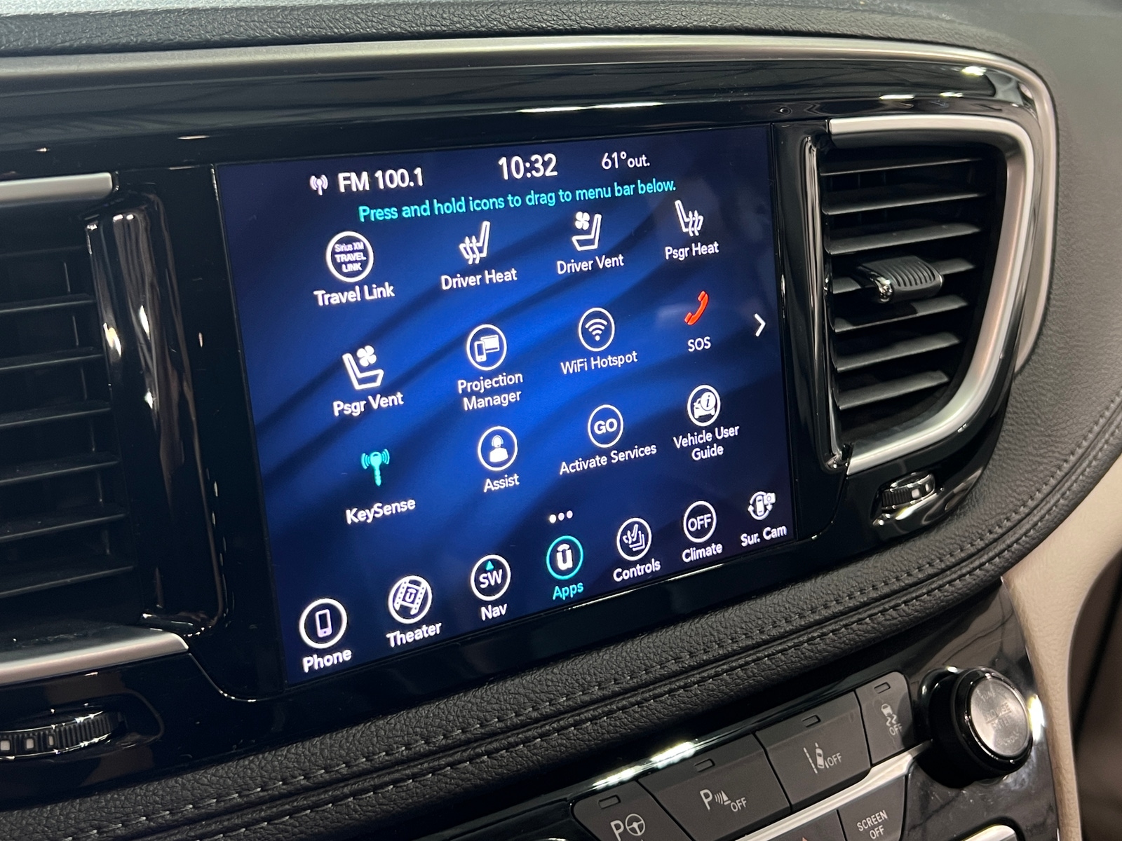 Thumbnail: 2018 Chrysler Pacifica - 3