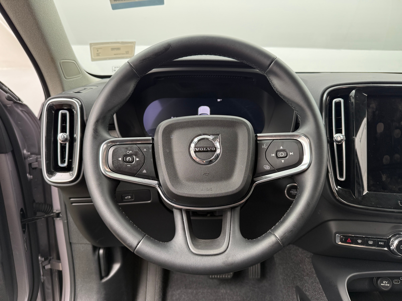 Thumbnail: 2026 Volvo XC40 - 5