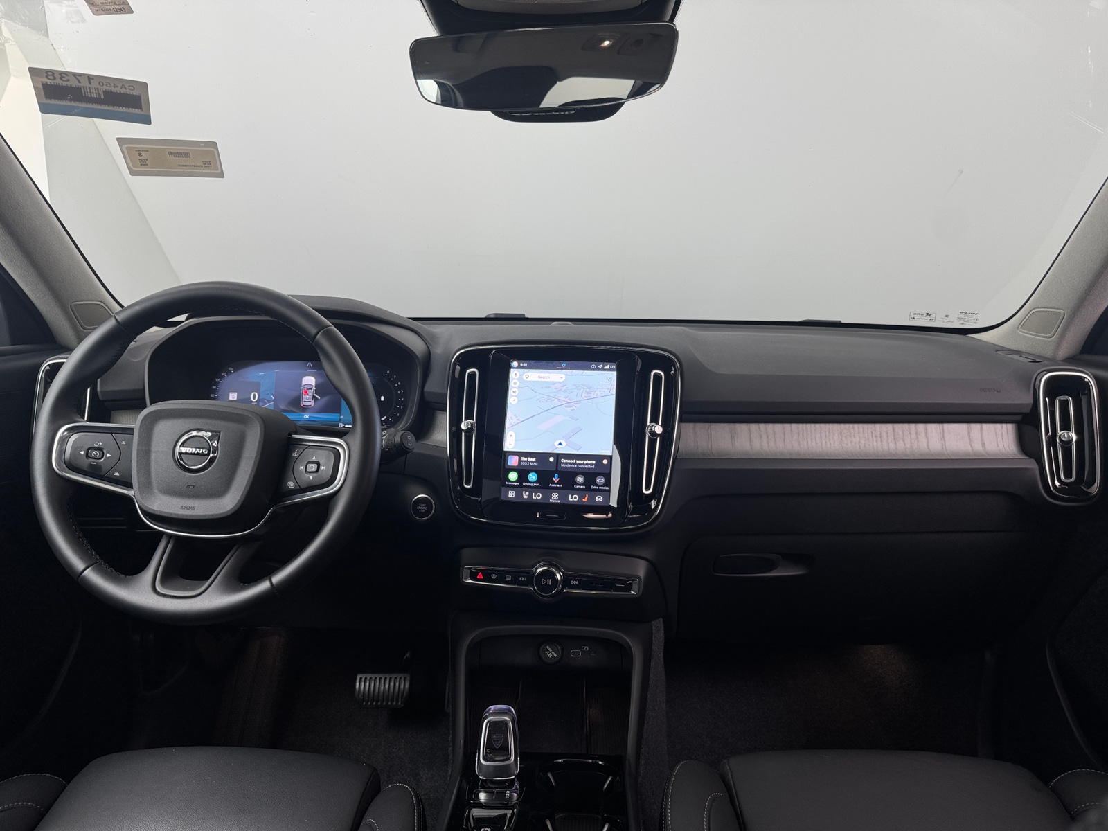 Thumbnail: 2026 Volvo XC40 - 2