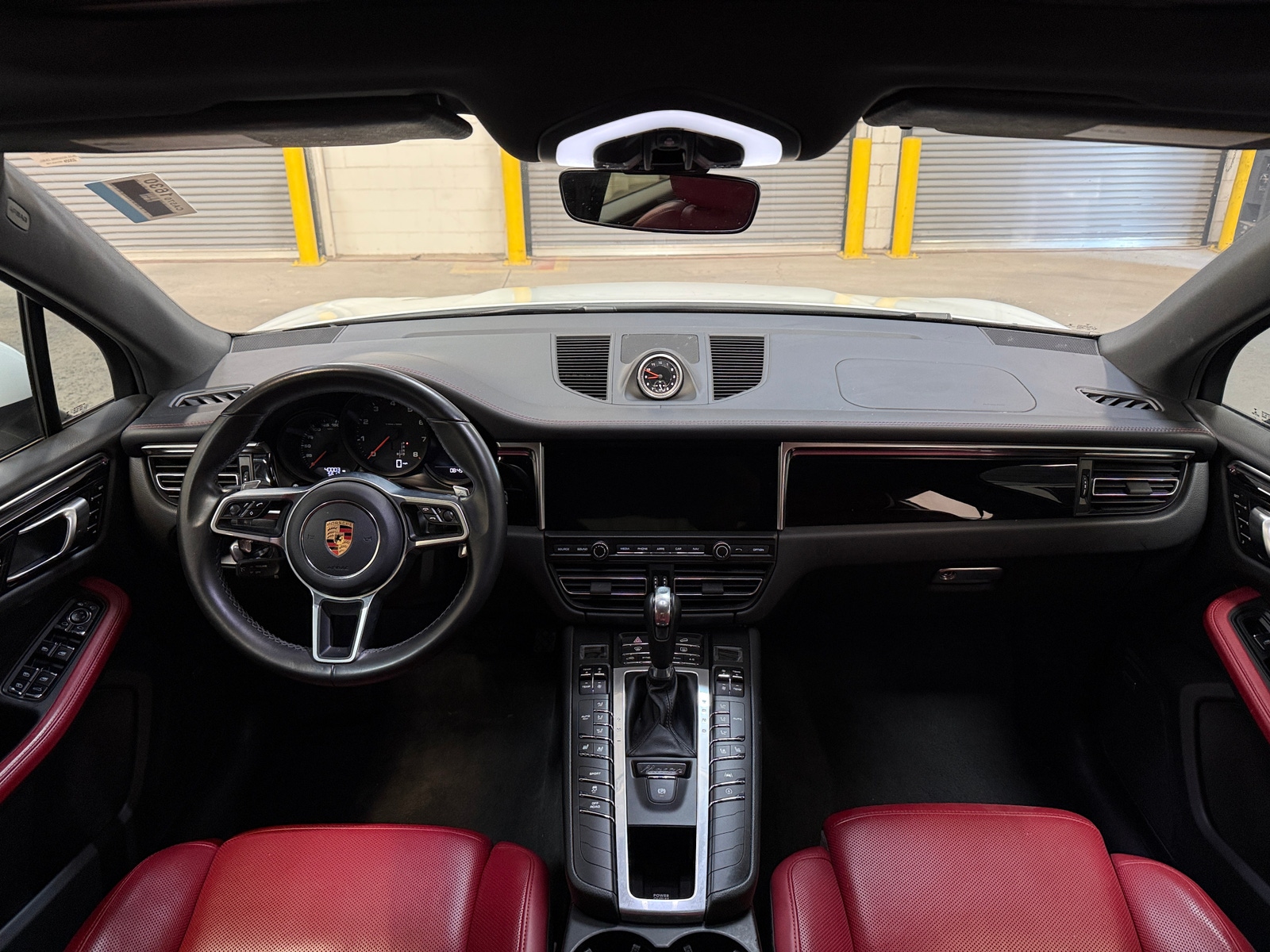 Thumbnail: 2020 Porsche Macan - 2