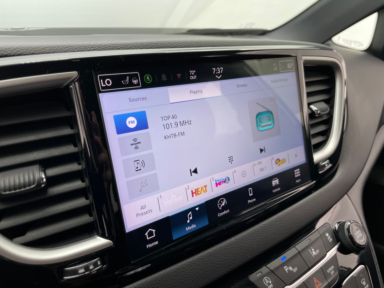 Thumbnail: 2025 Chrysler Pacifica - 3
