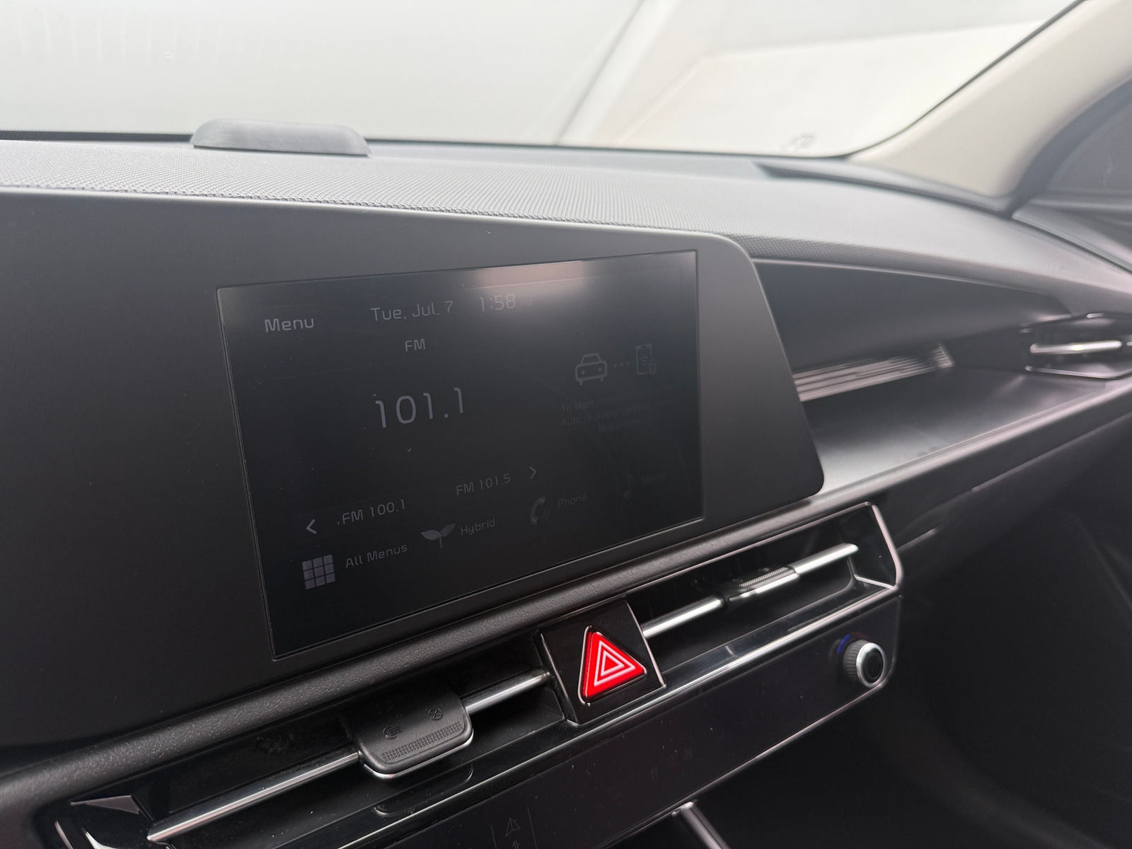 Thumbnail: 2023 Kia Niro - 4
