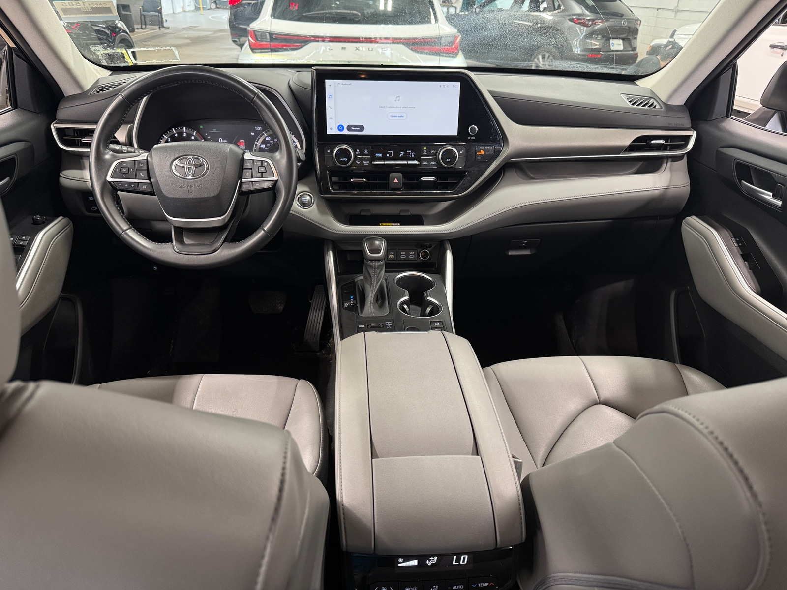 Thumbnail: 2023 Toyota Highlander - 2