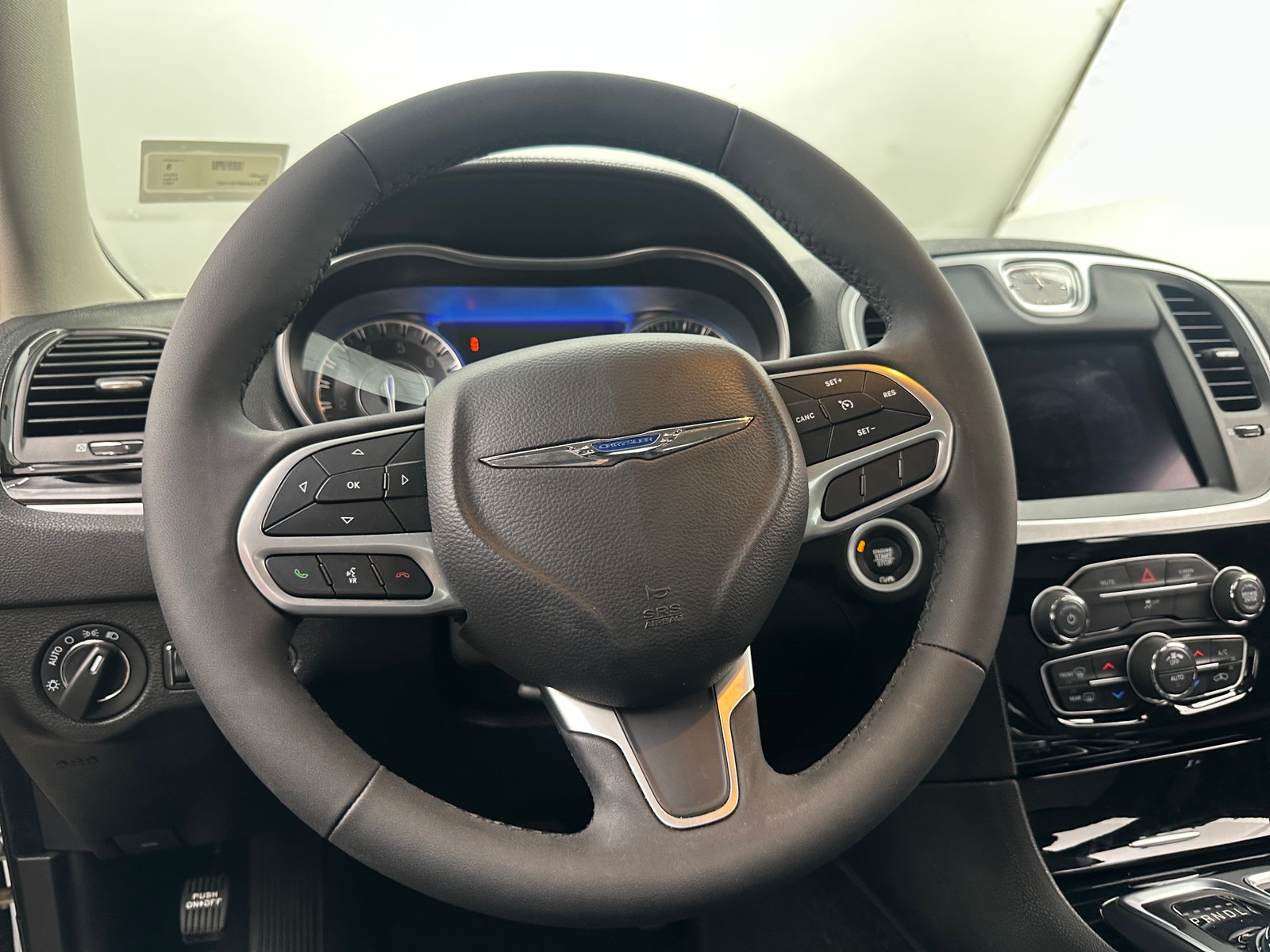 Thumbnail: 2023 Chrysler 300 - 5