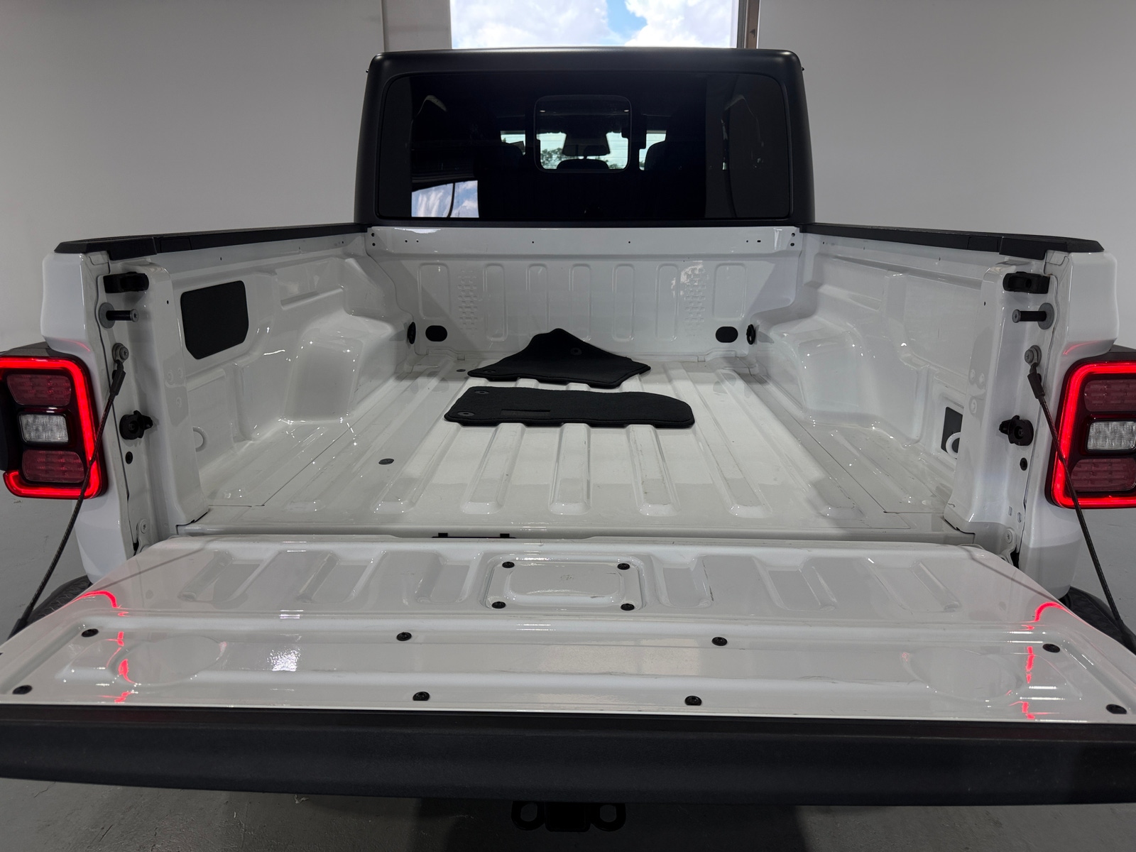 Thumbnail: 2026 Jeep Gladiator - 7