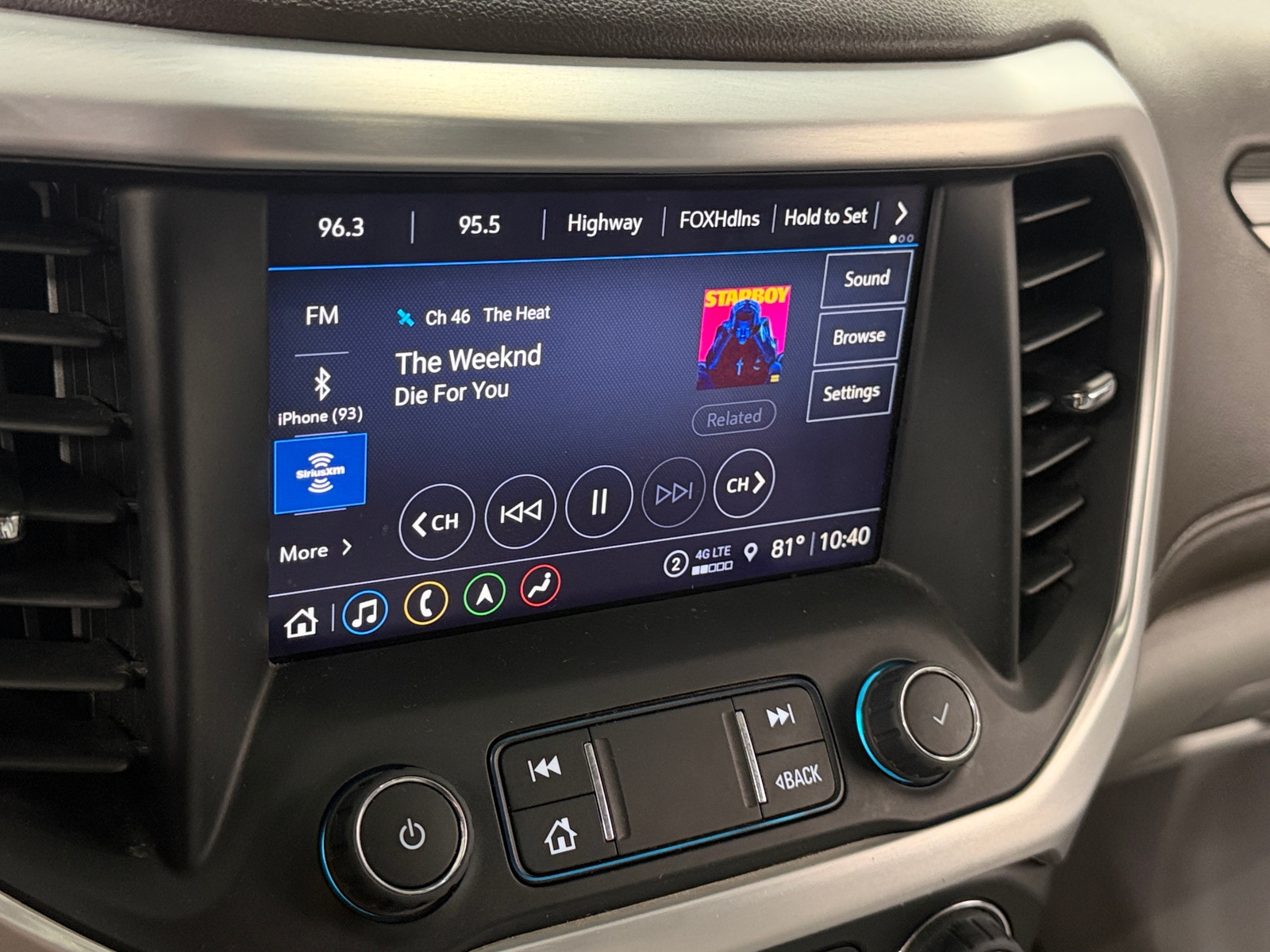 Thumbnail: 2023 GMC Acadia - 3