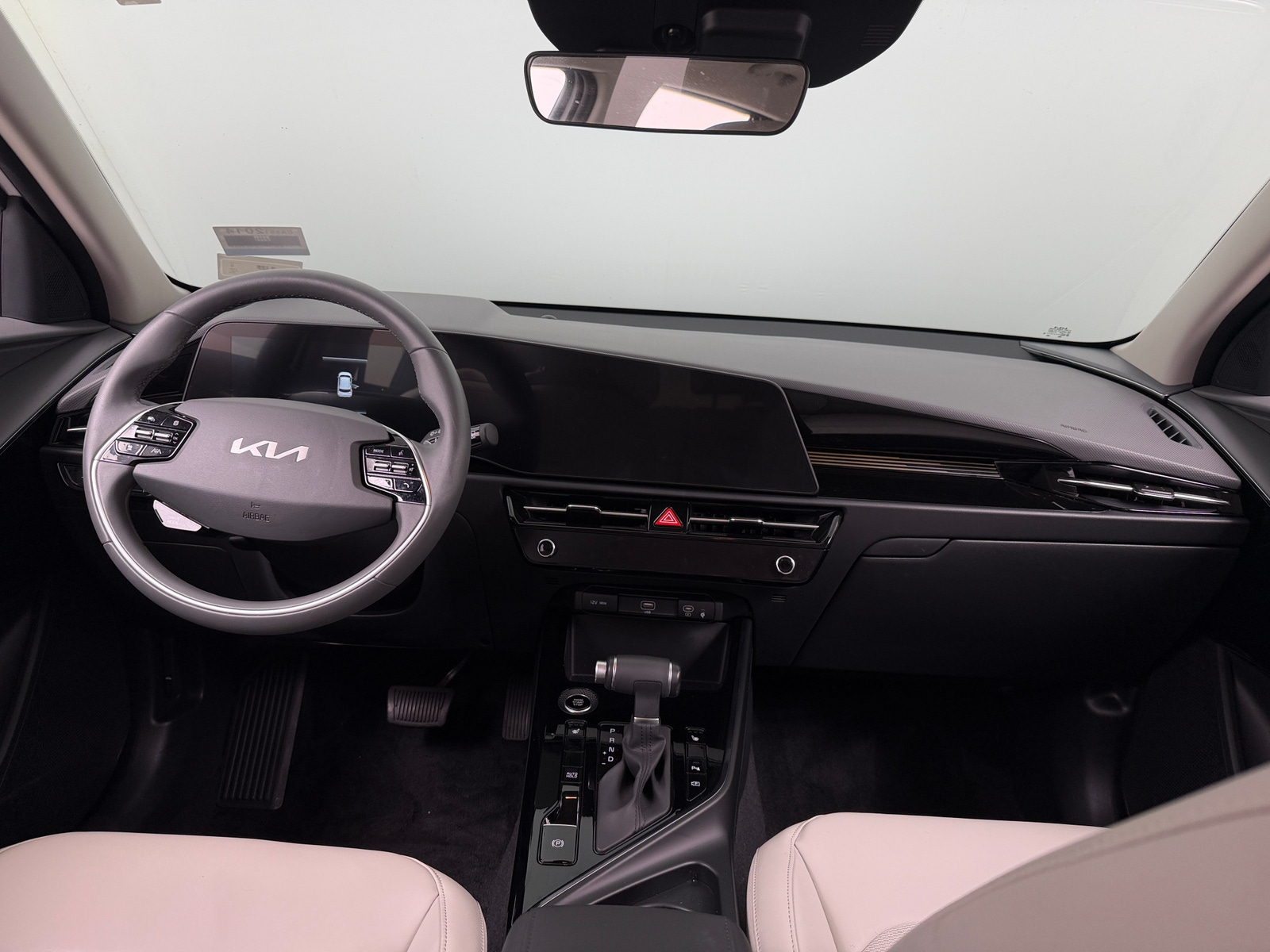 Thumbnail: 2024 Kia Niro - 3