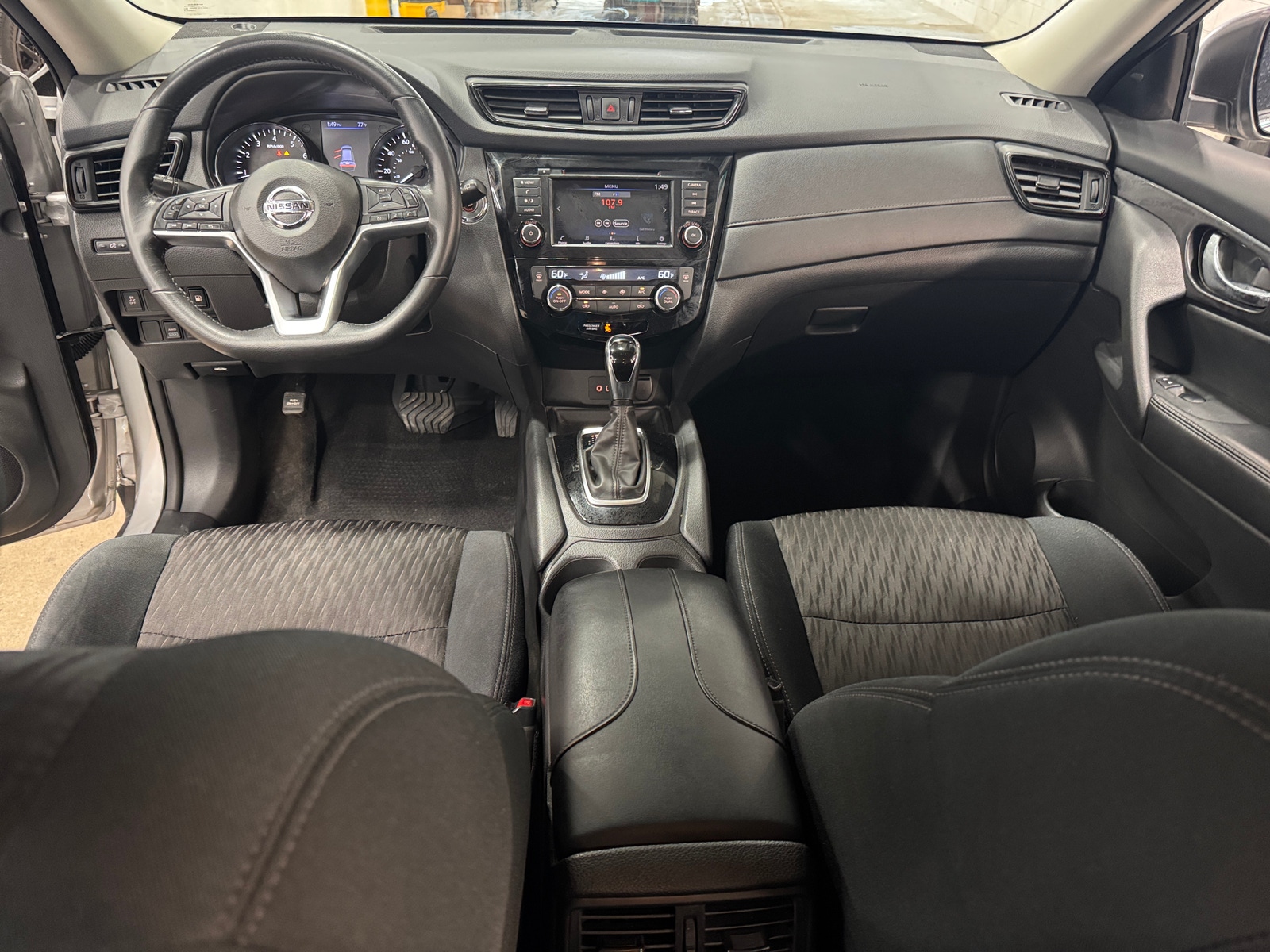 Thumbnail: 2018 Nissan Rogue - 3