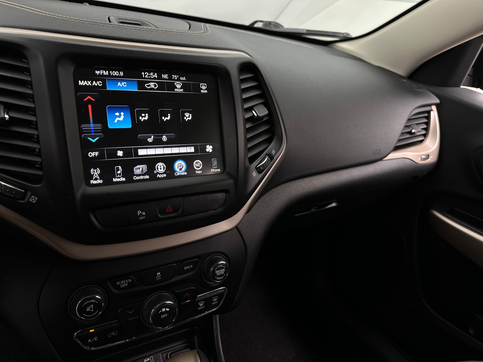Thumbnail: 2018 Jeep Cherokee - 4