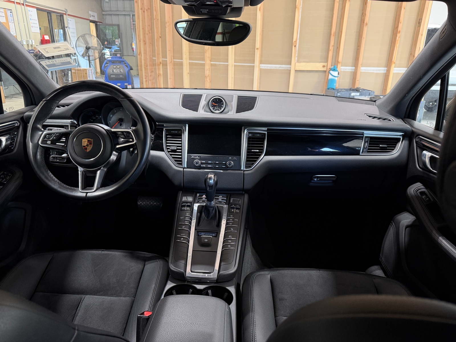 Thumbnail: 2018 Porsche Macan - 2