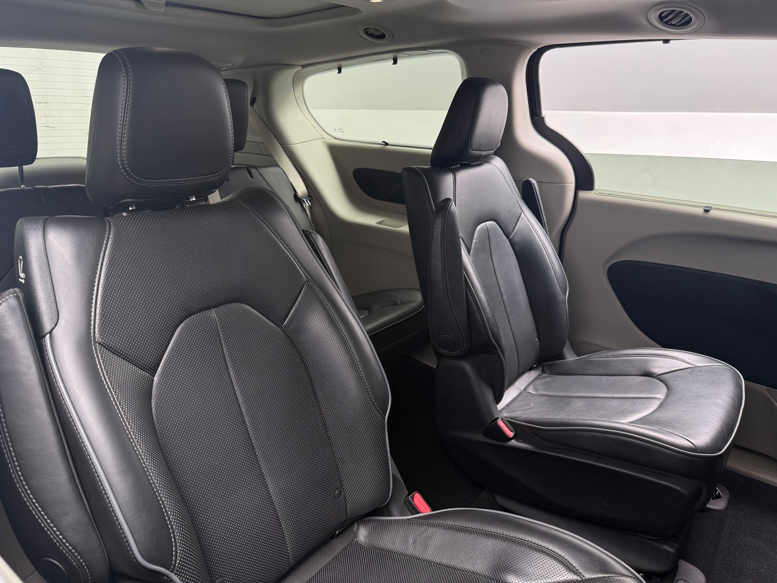 Thumbnail: 2018 Chrysler Pacifica - 5