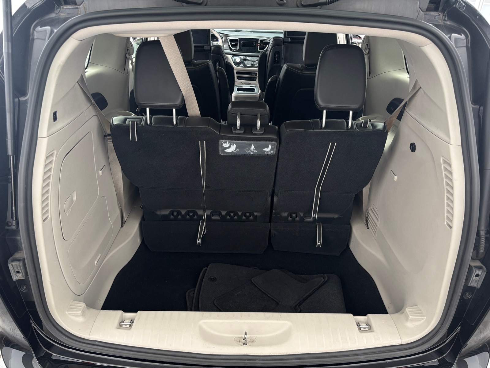 Thumbnail: 2018 Chrysler Pacifica - 6