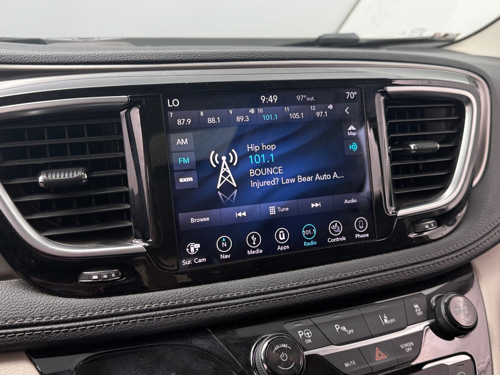Thumbnail: 2018 Chrysler Pacifica - 3
