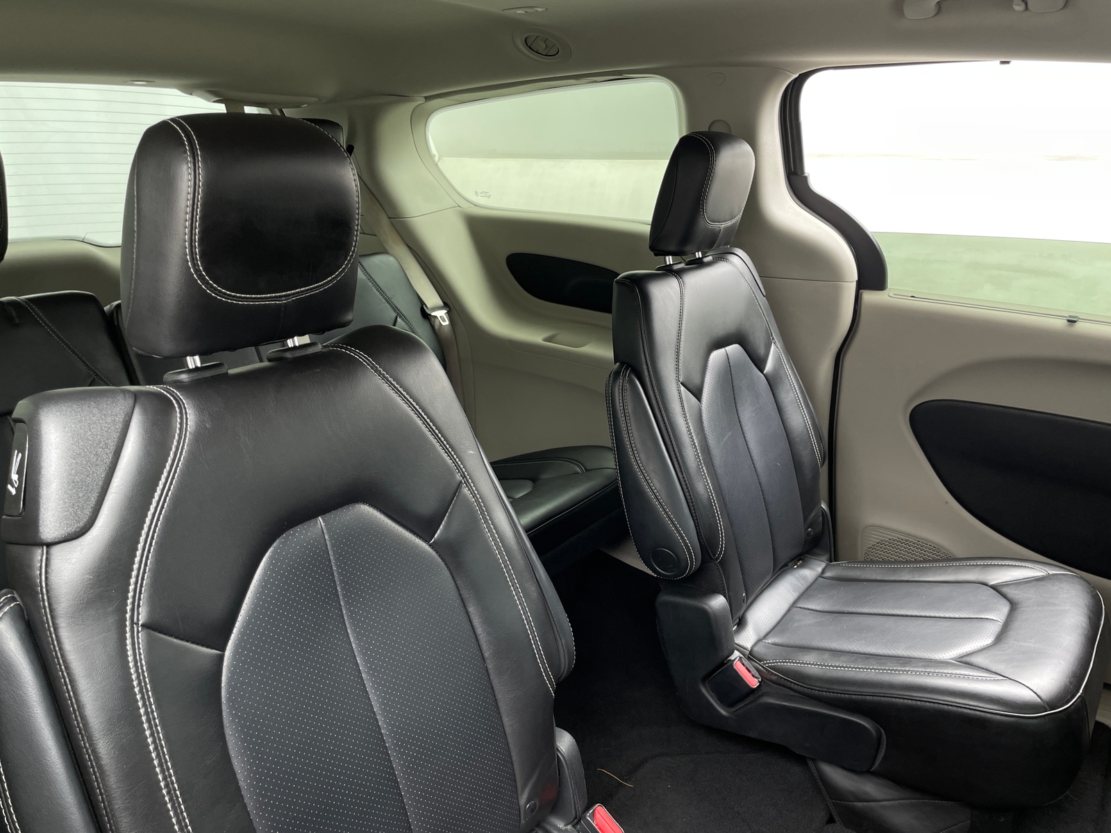 Thumbnail: 2023 Chrysler Pacifica - 5